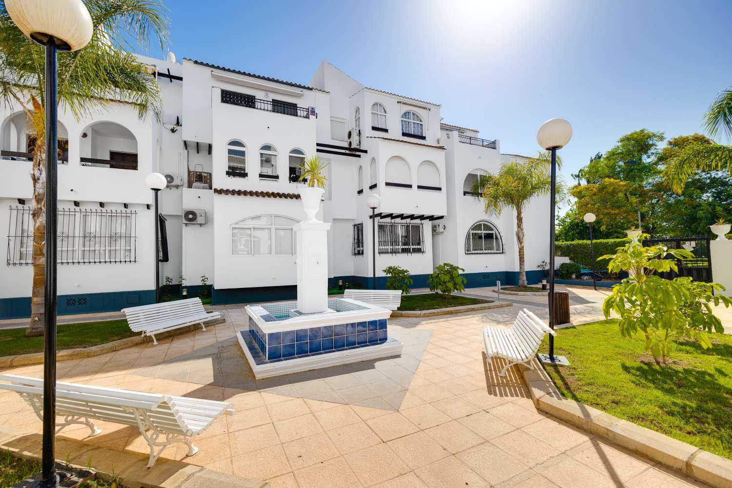 BUNGALOW CON PISCINA COMUNITARIA Y TERRAZA A SOLO 350 METROS DE LA PLAYA DE LOS NÁUFRAGOS