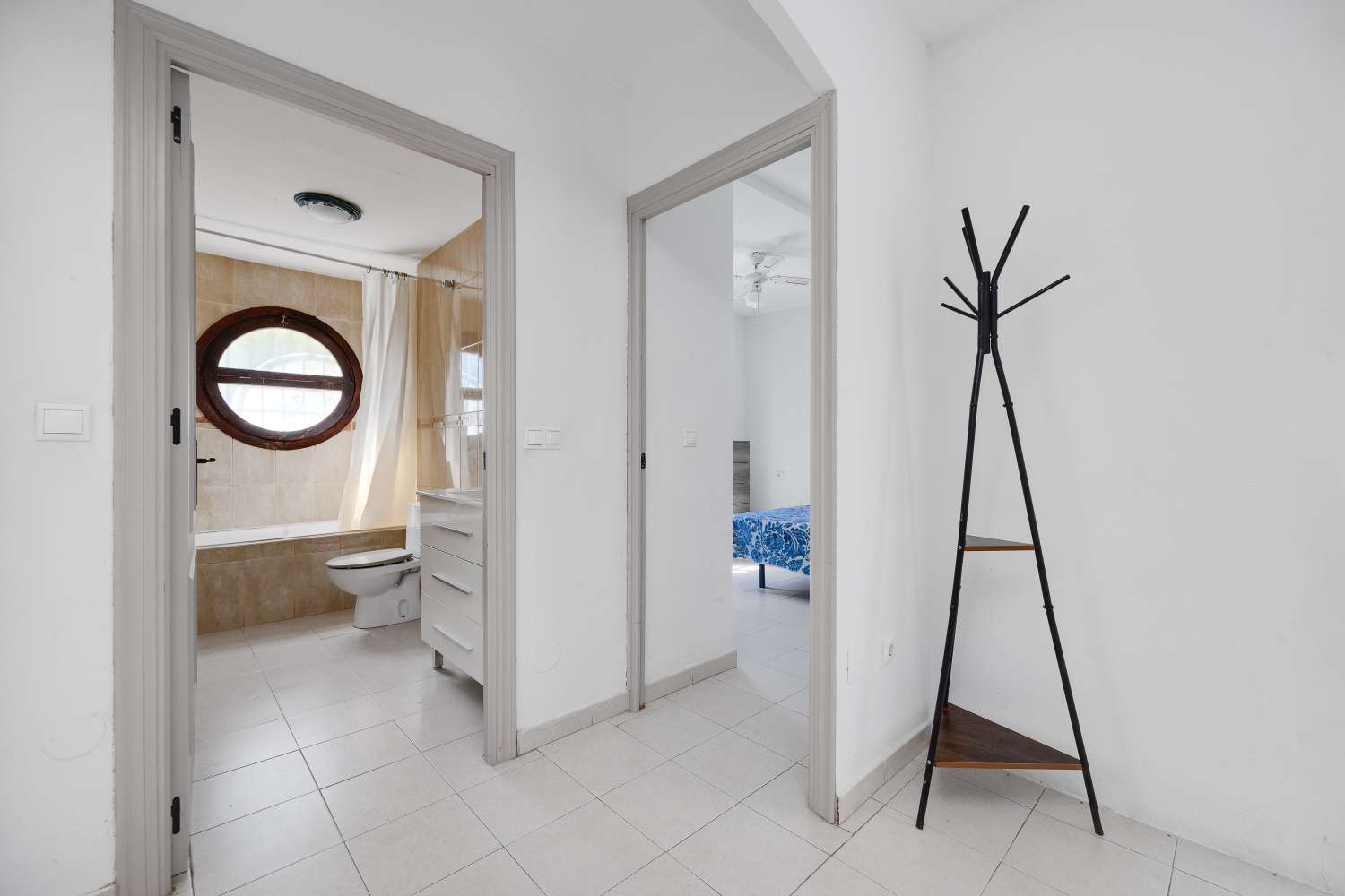 BUNGALOW CON PISCINA COMUNITARIA Y TERRAZA A SOLO 350 METROS DE LA PLAYA DE LOS NÁUFRAGOS