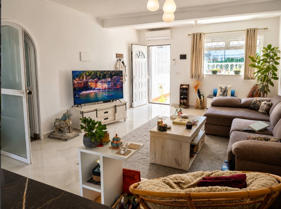 ESPECTACULAR DÚPLEX ADOSADO TOTALMENTE REFORMADO CON TERRAZA Y PISCINA COMUNITARIA EN EL LIMONAR