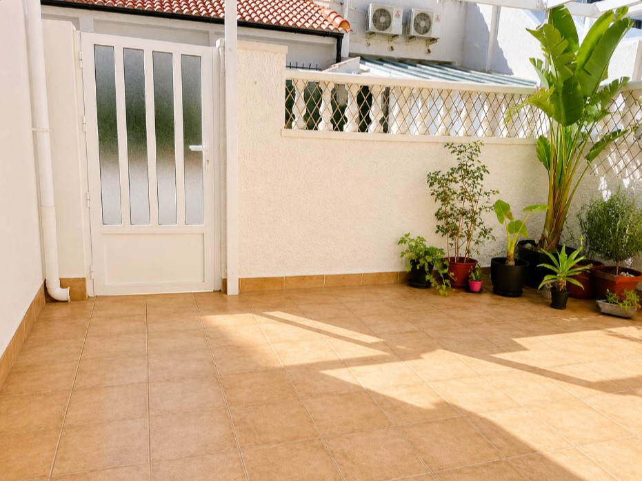 ESPECTACULAR DÚPLEX ADOSADO TOTALMENTE REFORMADO CON TERRAZA Y PISCINA COMUNITARIA EN EL LIMONAR