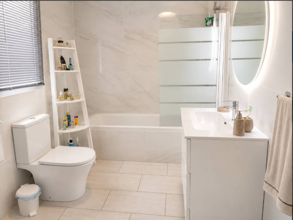 ESPECTACULAR DÚPLEX ADOSADO TOTALMENTE REFORMADO CON TERRAZA Y PISCINA COMUNITARIA EN EL LIMONAR