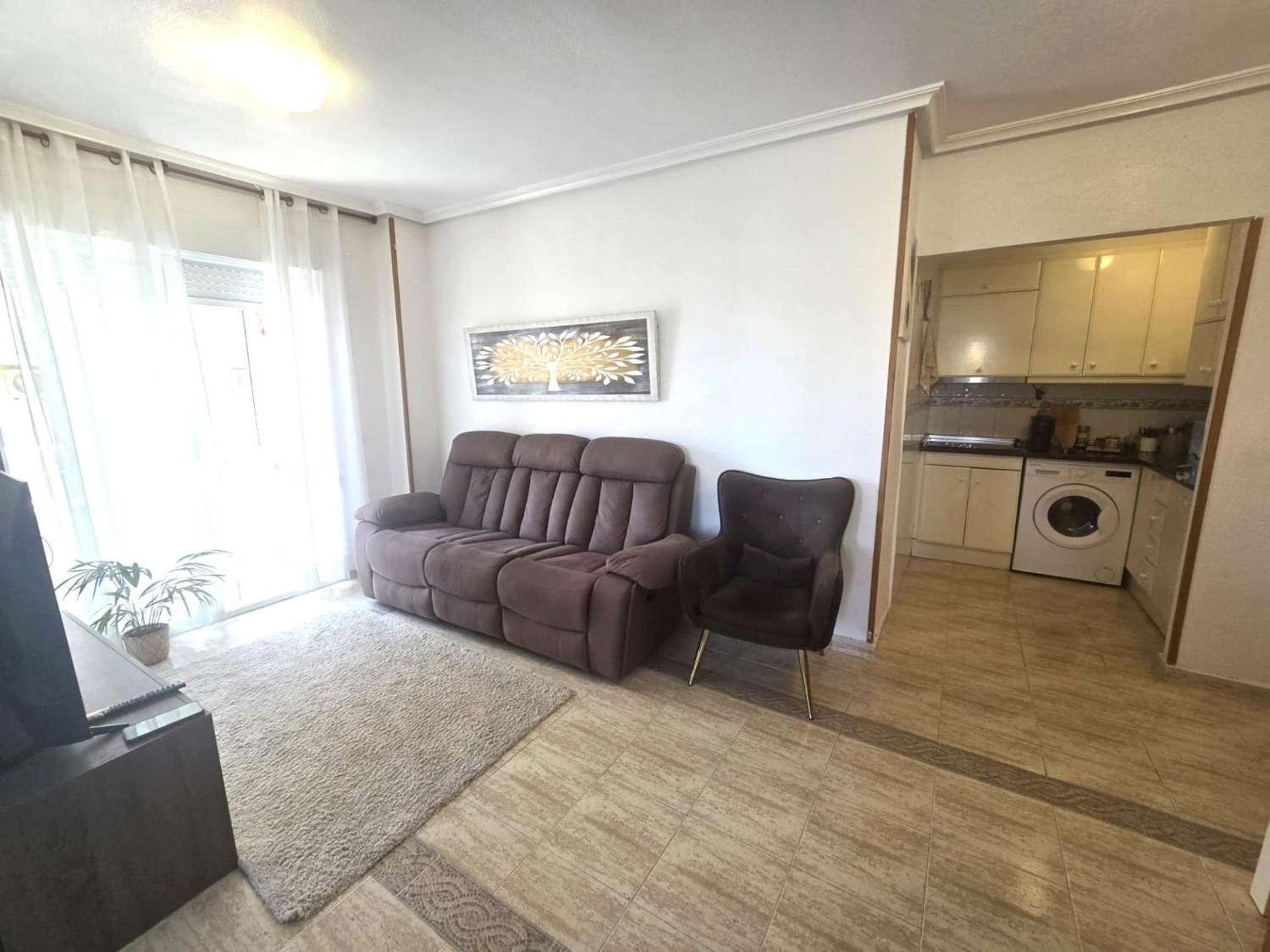 ESPECTACULAR APARTAMENTO EN ESQUINA TOTALMENTE REFORMADO A 10 MINUTOS DE LAS PLAYAS DEL CURA Y LOS LOCOS