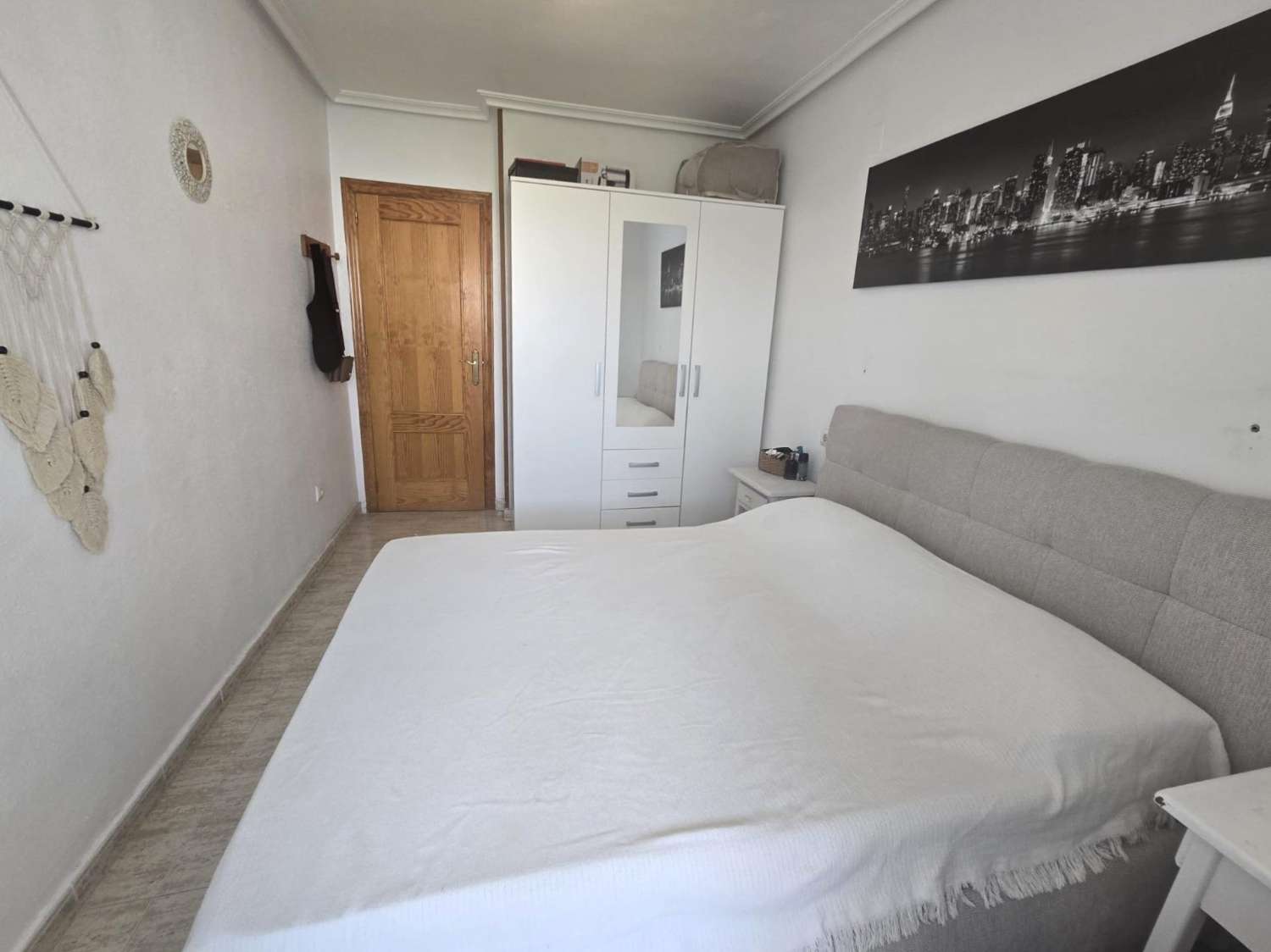ESPECTACULAR APARTAMENTO EN ESQUINA TOTALMENTE REFORMADO A 10 MINUTOS DE LAS PLAYAS DEL CURA Y LOS LOCOS