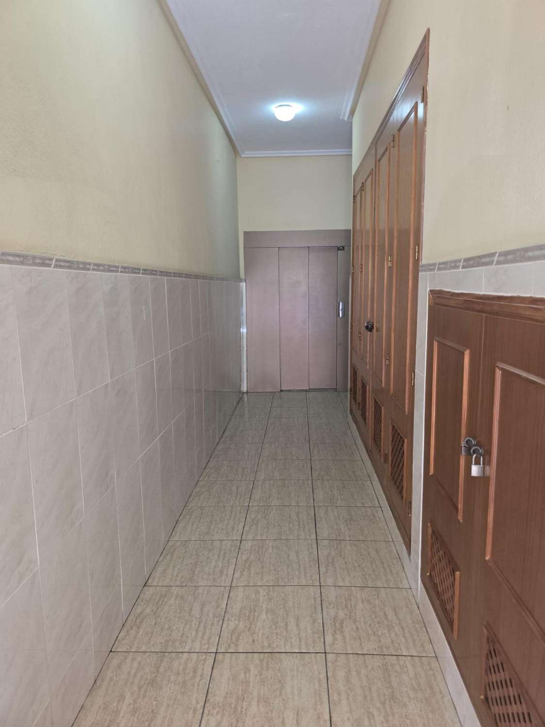 ESPECTACULAR APARTAMENTO EN ESQUINA TOTALMENTE REFORMADO A 10 MINUTOS DE LAS PLAYAS DEL CURA Y LOS LOCOS
