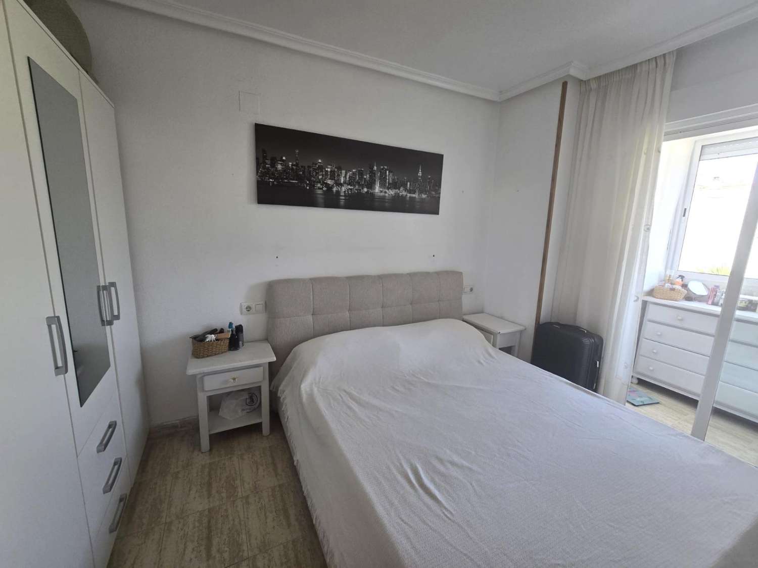 ESPECTACULAR APARTAMENTO EN ESQUINA TOTALMENTE REFORMADO A 10 MINUTOS DE LAS PLAYAS DEL CURA Y LOS LOCOS