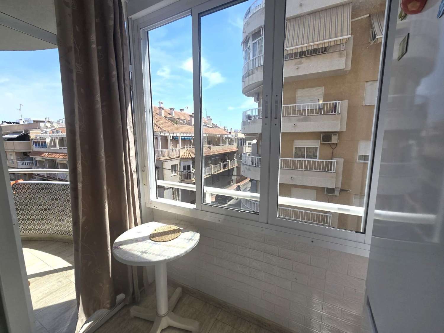 ESPECTACULAR APARTAMENTO EN ESQUINA TOTALMENTE REFORMADO A 10 MINUTOS DE LAS PLAYAS DEL CURA Y LOS LOCOS