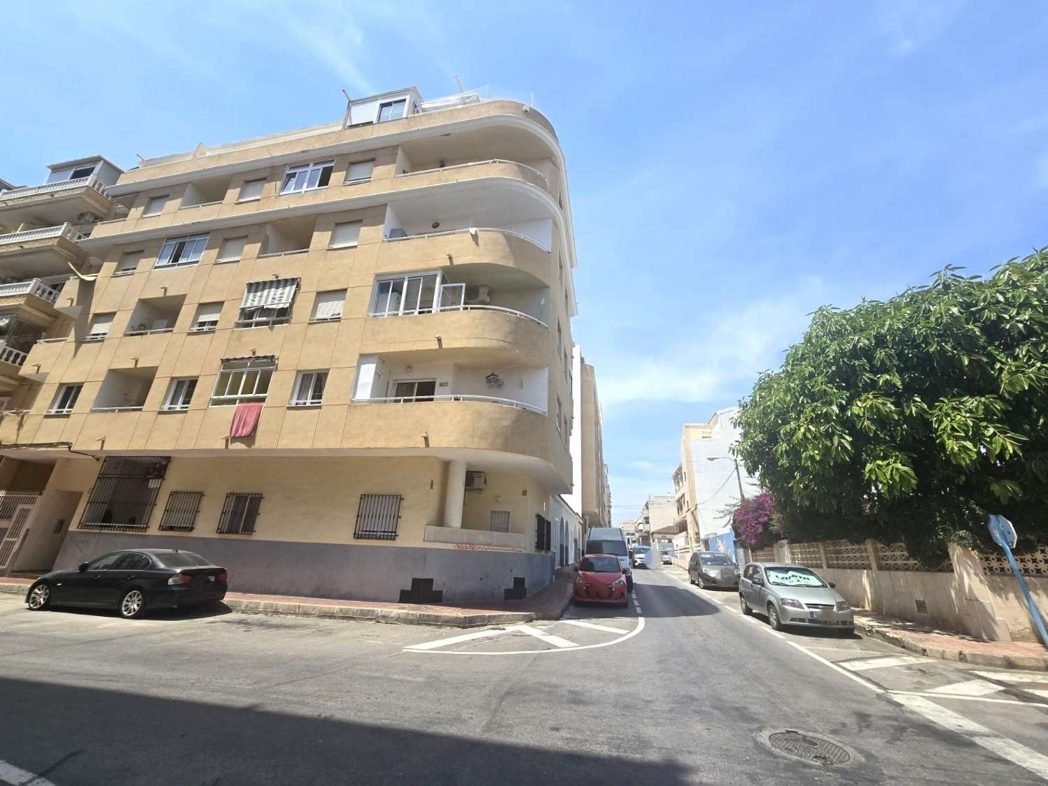 ESPECTACULAR APARTAMENTO EN ESQUINA TOTALMENTE REFORMADO A 10 MINUTOS DE LAS PLAYAS DEL CURA Y LOS LOCOS