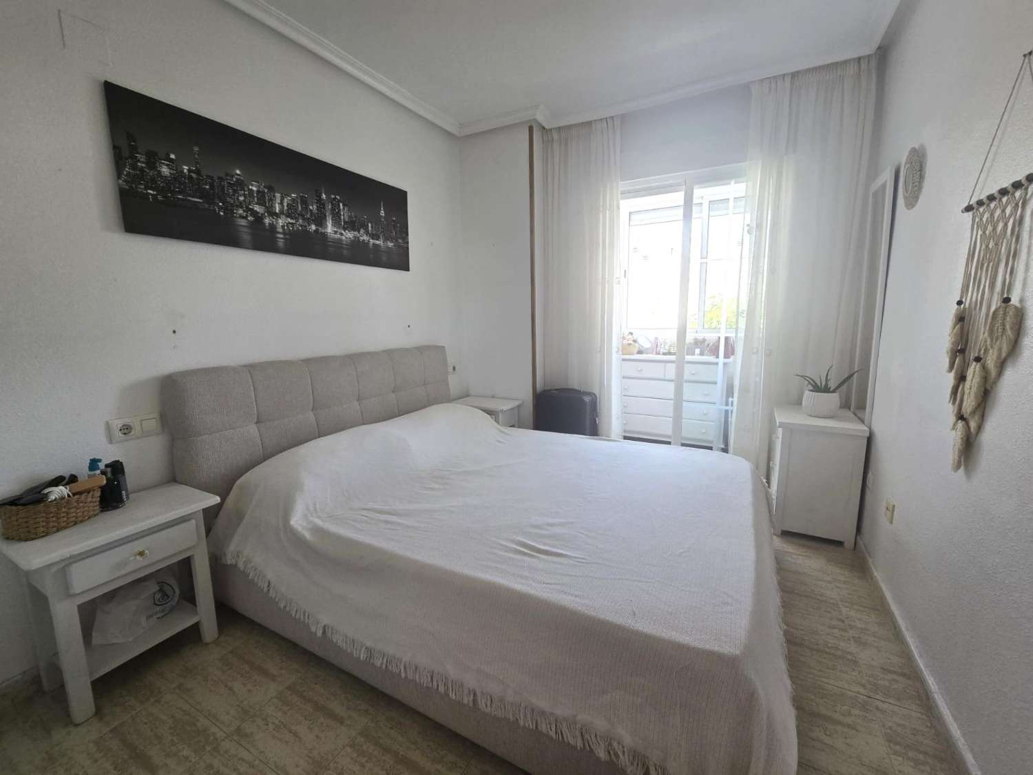 ESPECTACULAR APARTAMENTO EN ESQUINA TOTALMENTE REFORMADO A 10 MINUTOS DE LAS PLAYAS DEL CURA Y LOS LOCOS