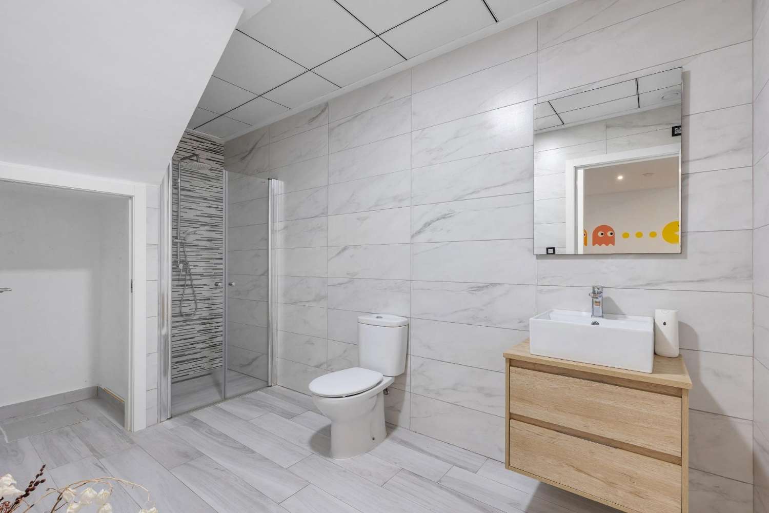 EXCLUSIEVE SEMI-NIEUWE VILLA MET PRIVÉZWEMBAD, GROTE KELDER EN ZEEZICHT IN LOMAS DE CABO ROIG