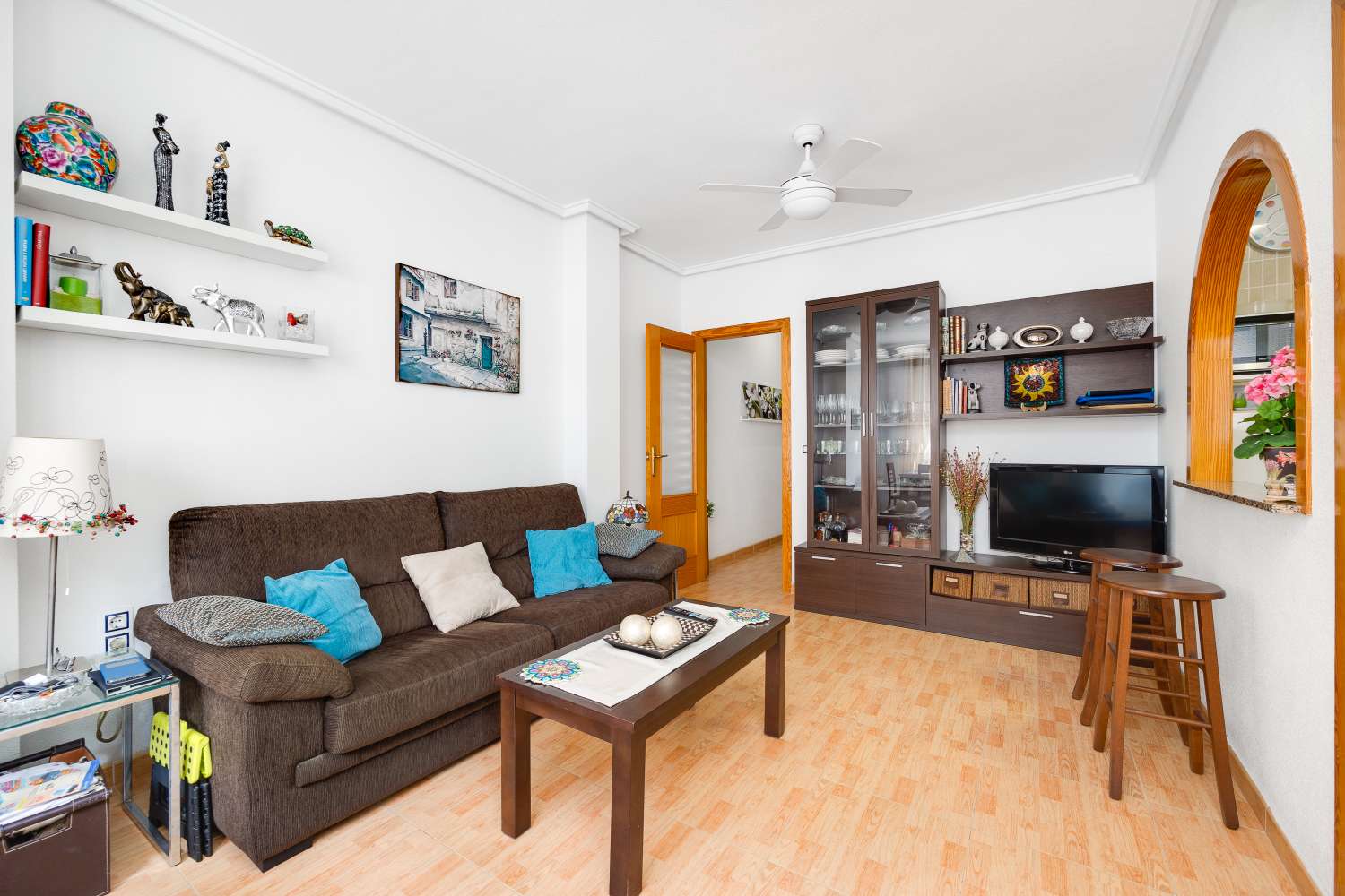 APARTAMENTO AMUEBLADO DE 2 DORMITORIOS A 500 METROS DEL MAR EN TORREVIEJA