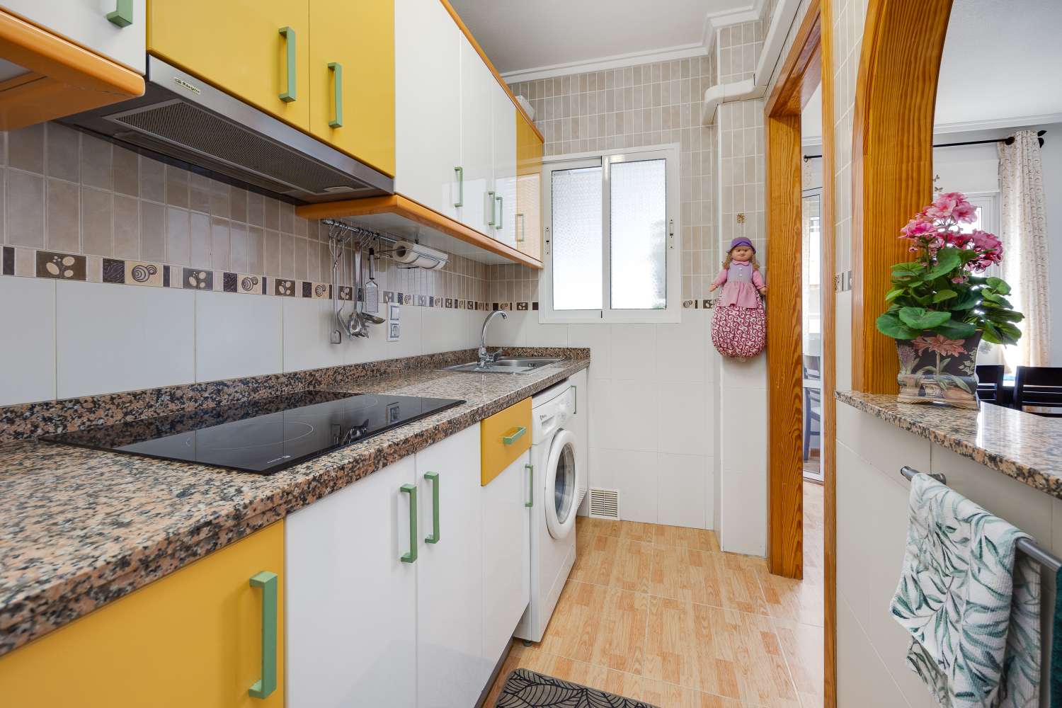 APARTAMENTO AMUEBLADO DE 2 DORMITORIOS A 500 METROS DEL MAR EN TORREVIEJA