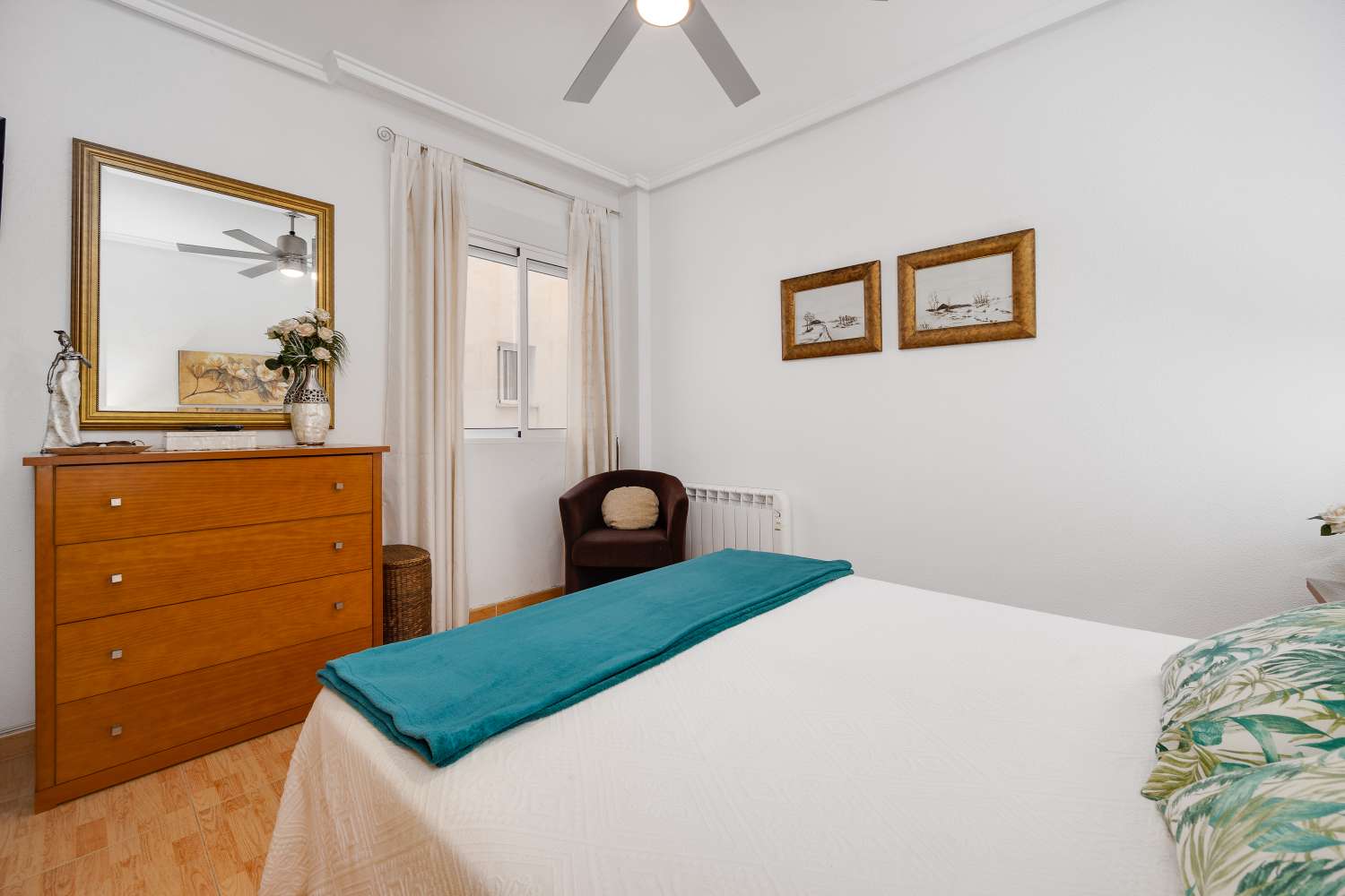 APARTAMENTO AMUEBLADO DE 2 DORMITORIOS A 500 METROS DEL MAR EN TORREVIEJA