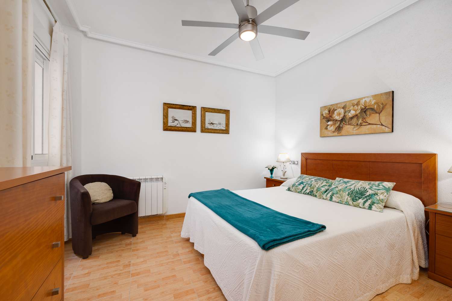 APARTAMENTO AMUEBLADO DE 2 DORMITORIOS A 500 METROS DEL MAR EN TORREVIEJA