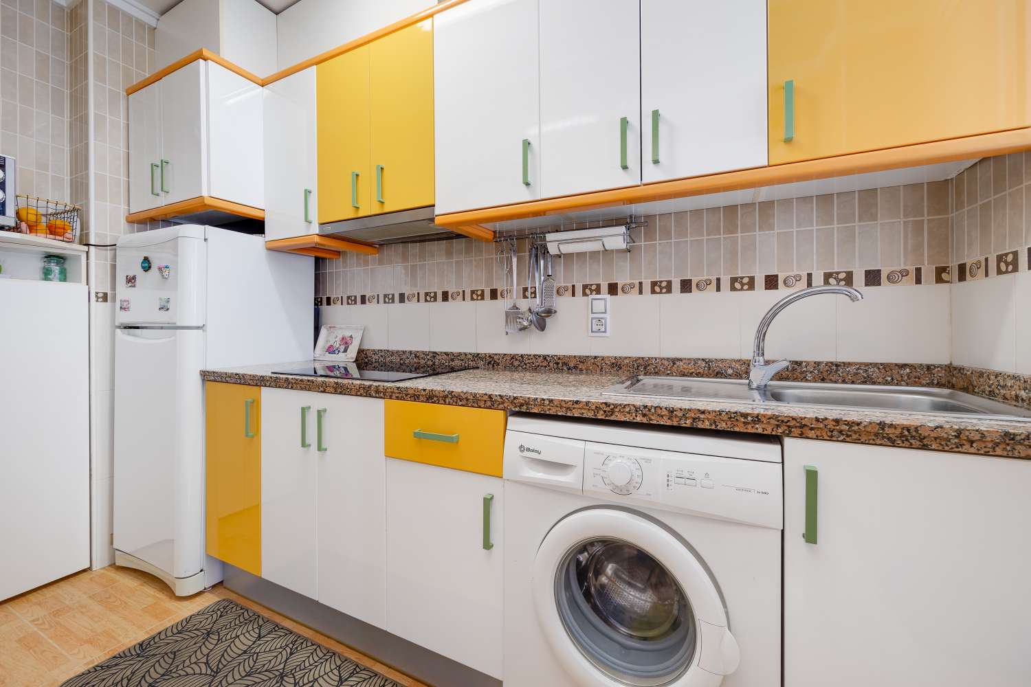 APARTAMENTO AMUEBLADO DE 2 DORMITORIOS A 500 METROS DEL MAR EN TORREVIEJA