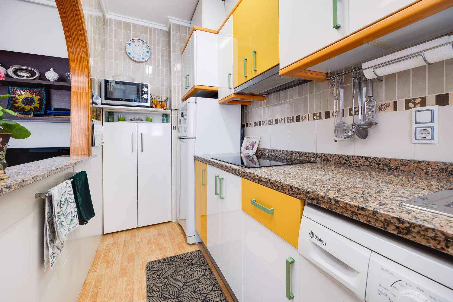 APARTAMENTO AMUEBLADO DE 2 DORMITORIOS A 500 METROS DEL MAR EN TORREVIEJA
