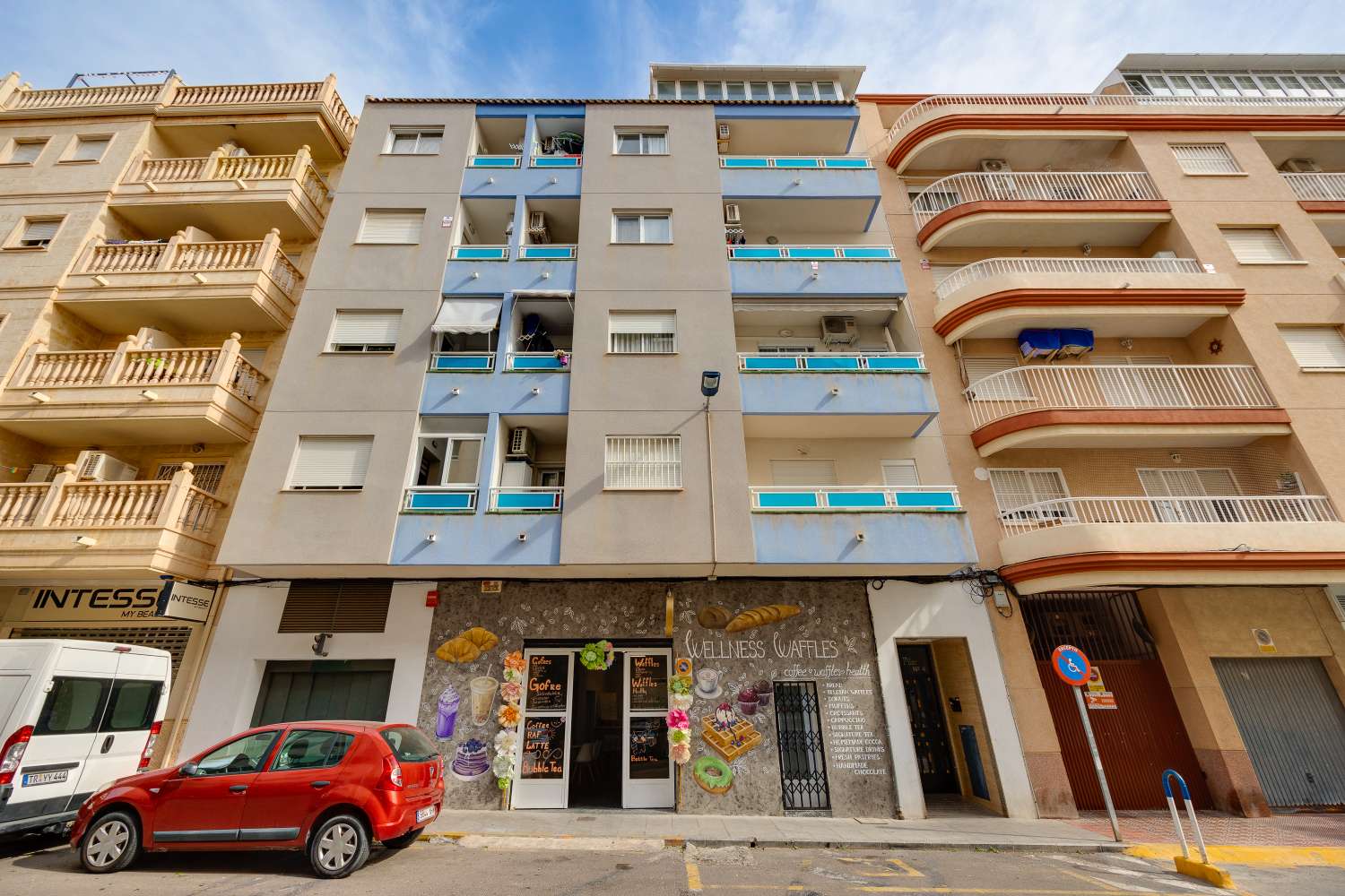 APARTAMENTO AMUEBLADO DE 2 DORMITORIOS A 500 METROS DEL MAR EN TORREVIEJA