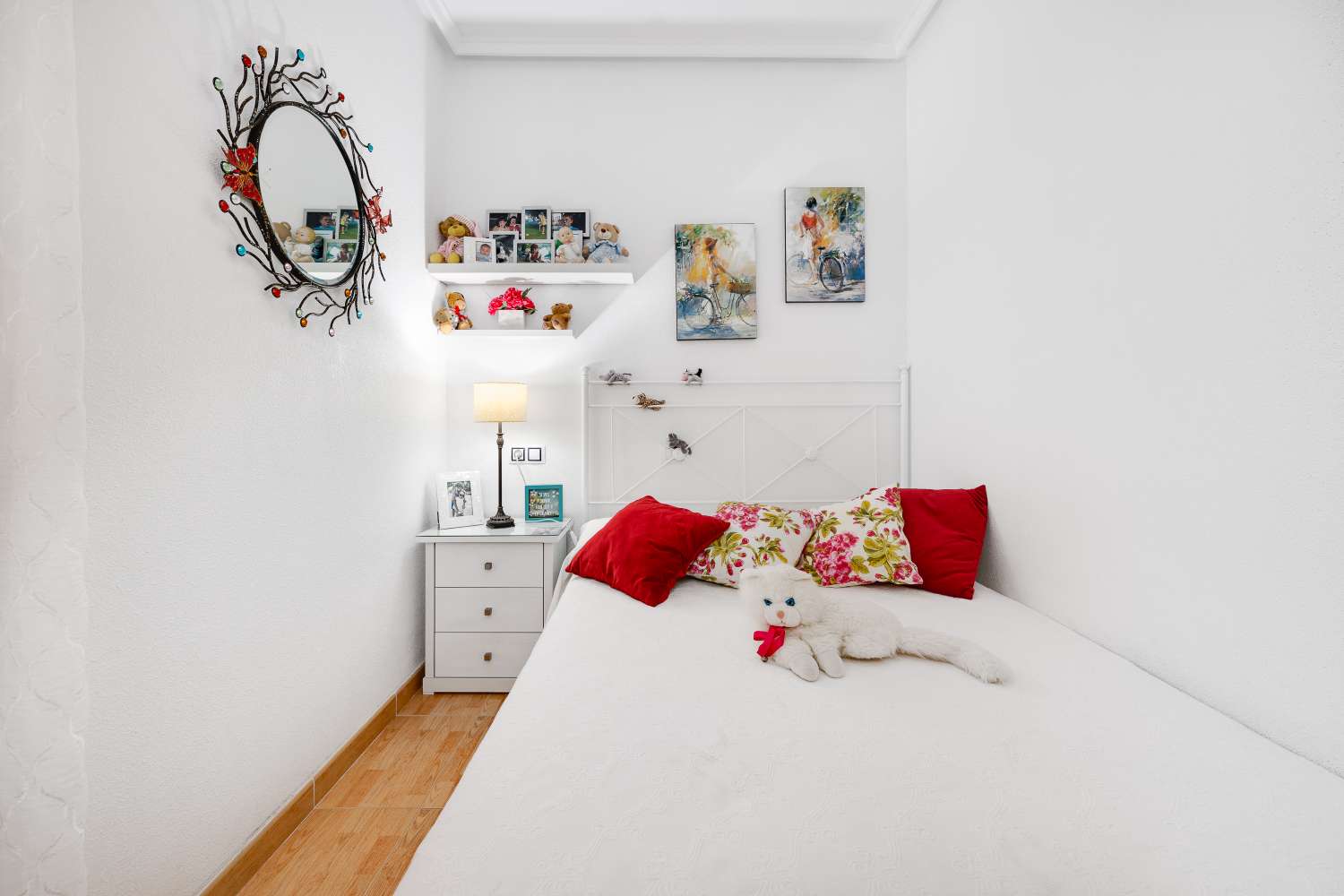 APARTAMENTO AMUEBLADO DE 2 DORMITORIOS A 500 METROS DEL MAR EN TORREVIEJA