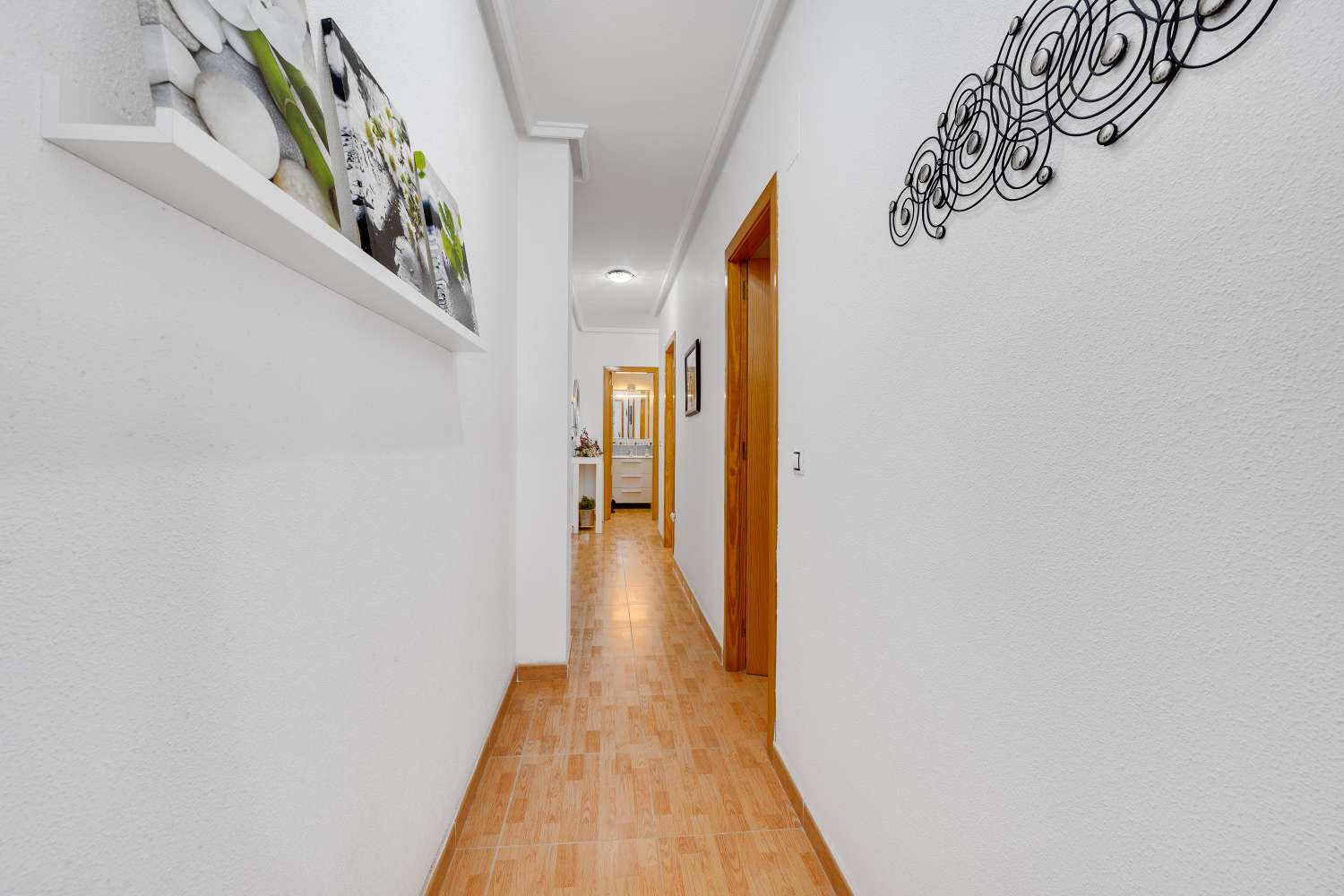 APARTAMENTO AMUEBLADO DE 2 DORMITORIOS A 500 METROS DEL MAR EN TORREVIEJA