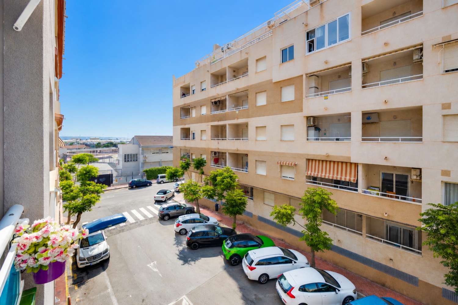 APARTAMENTO AMUEBLADO DE 2 DORMITORIOS A 500 METROS DEL MAR EN TORREVIEJA