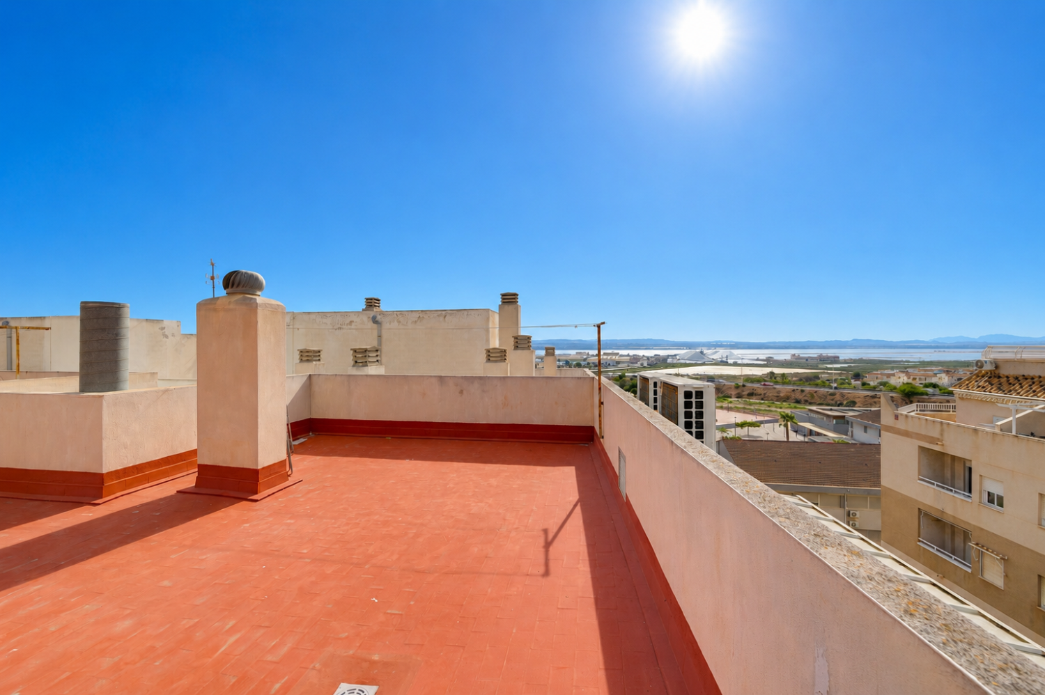 APARTAMENTO AMUEBLADO DE 2 DORMITORIOS A 500 METROS DEL MAR EN TORREVIEJA