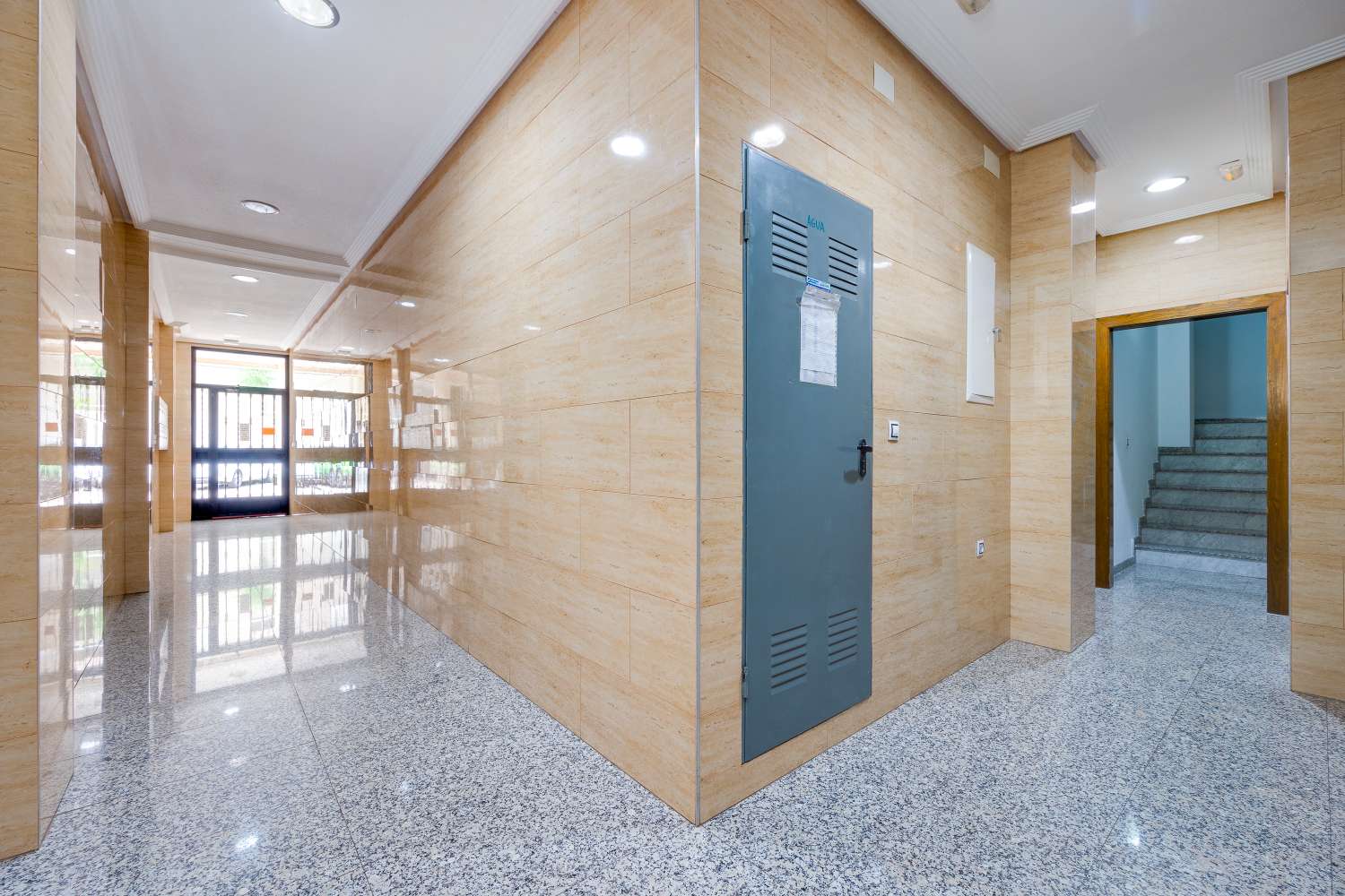 APARTAMENTO AMUEBLADO DE 2 DORMITORIOS A 500 METROS DEL MAR EN TORREVIEJA