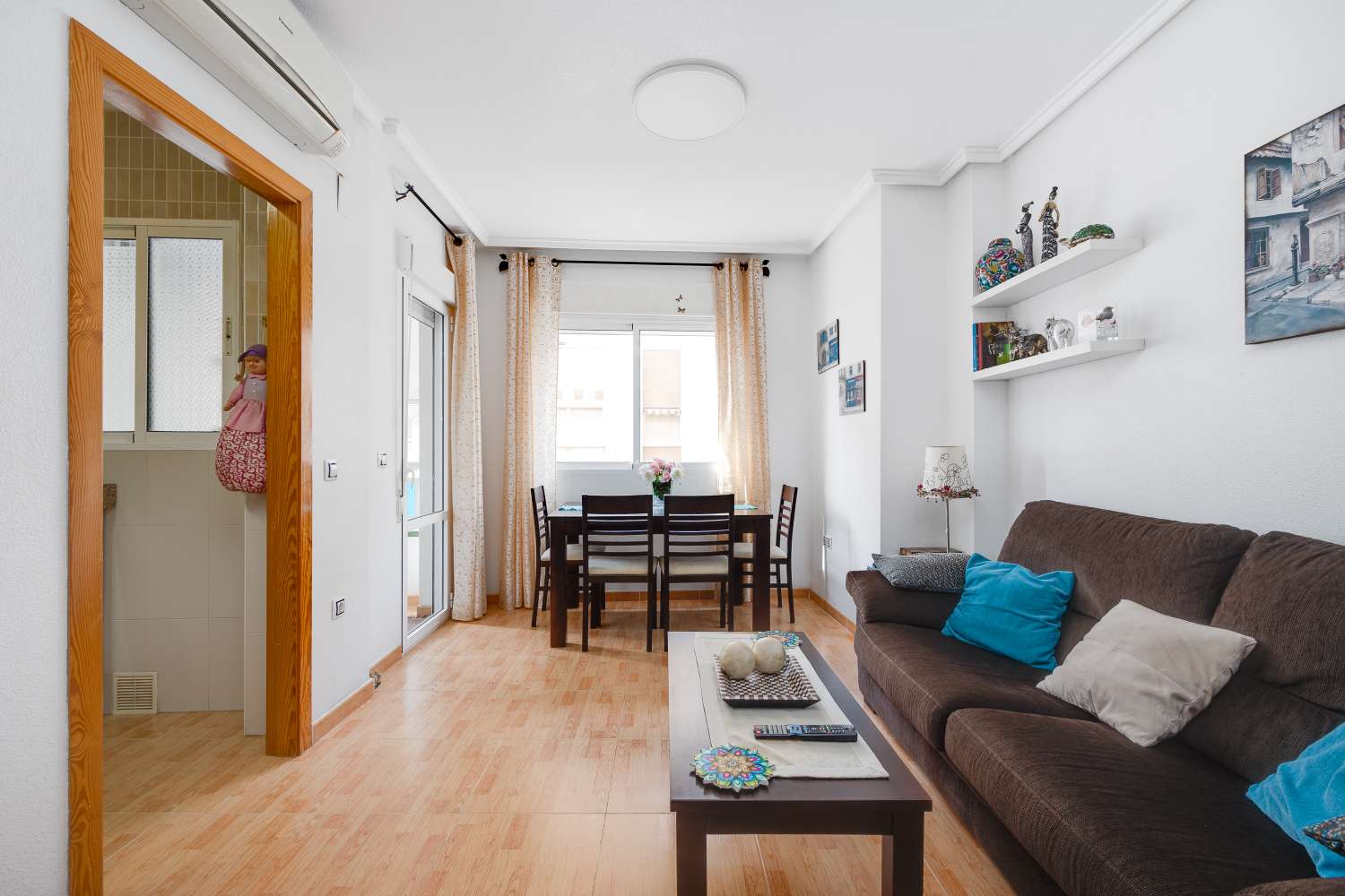 APARTAMENTO AMUEBLADO DE 2 DORMITORIOS A 500 METROS DEL MAR EN TORREVIEJA