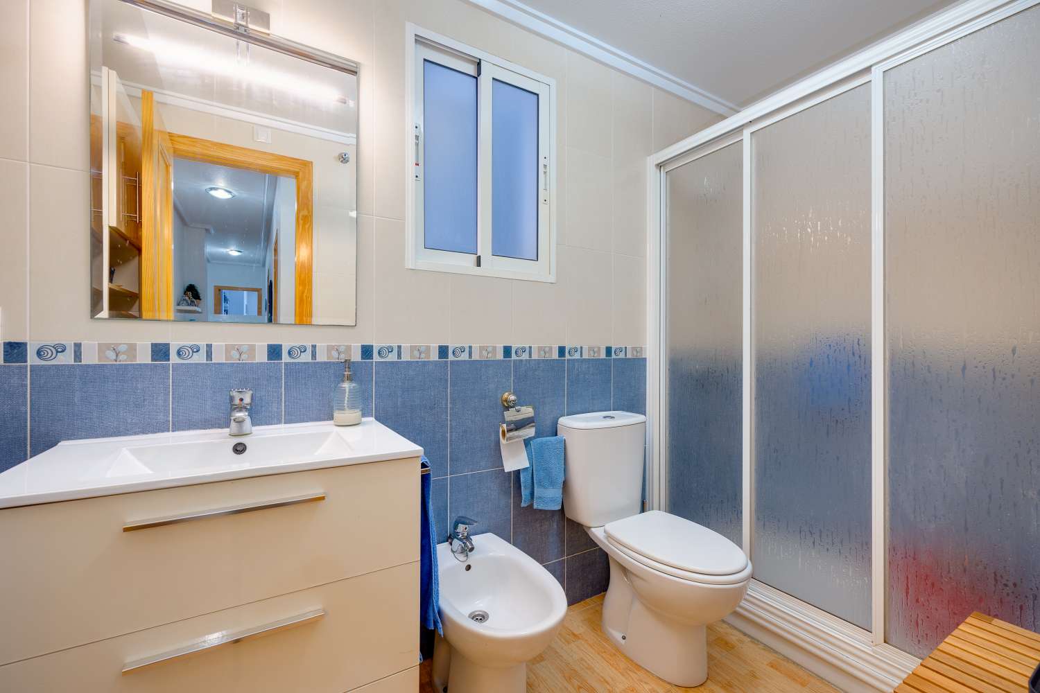 APARTAMENTO AMUEBLADO DE 2 DORMITORIOS A 500 METROS DEL MAR EN TORREVIEJA