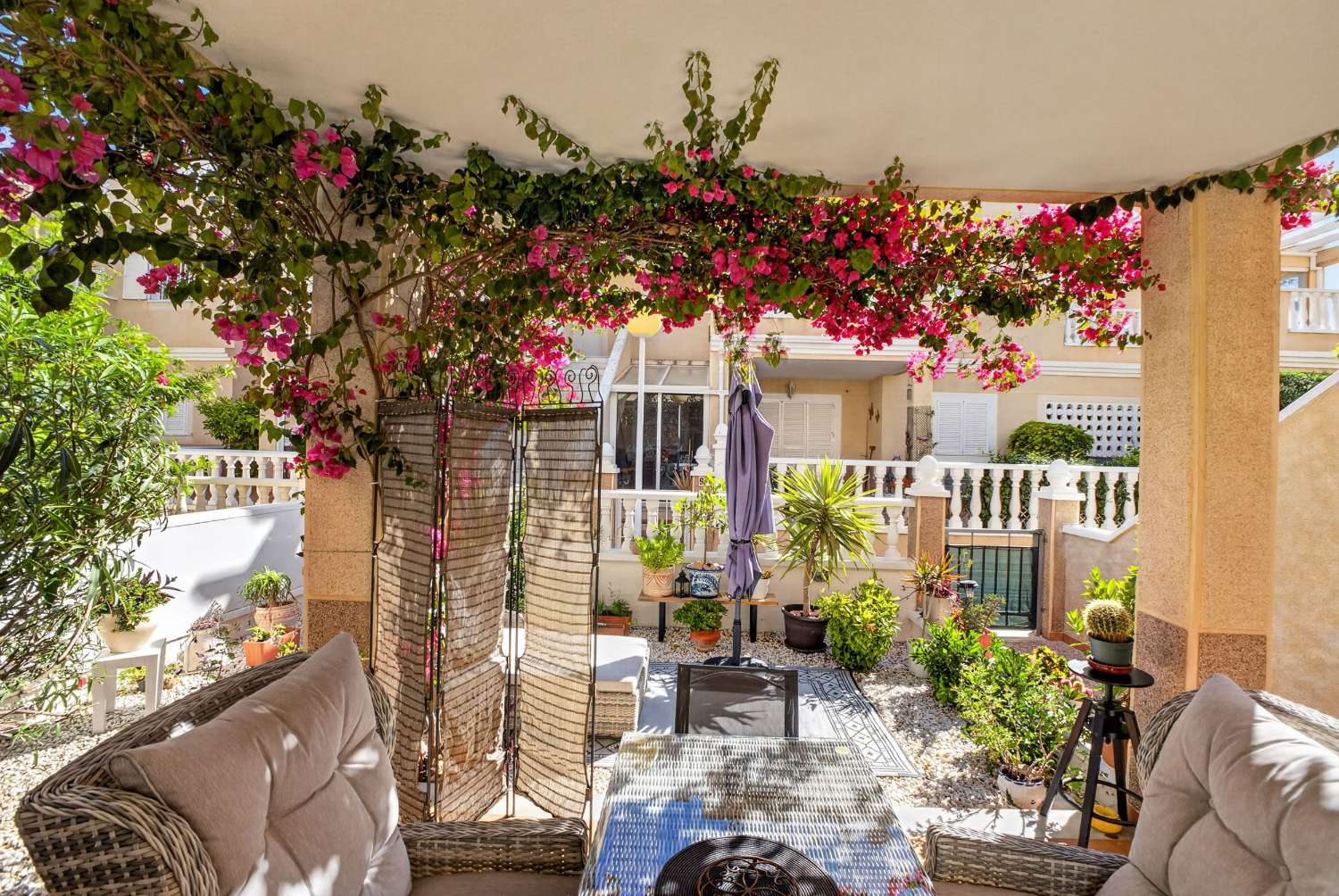 SPEKTAKULÄR VILLA MED HAVSUTSIKT, PRIVAT POOL OCH FRISTÅENDE LÄGENHET