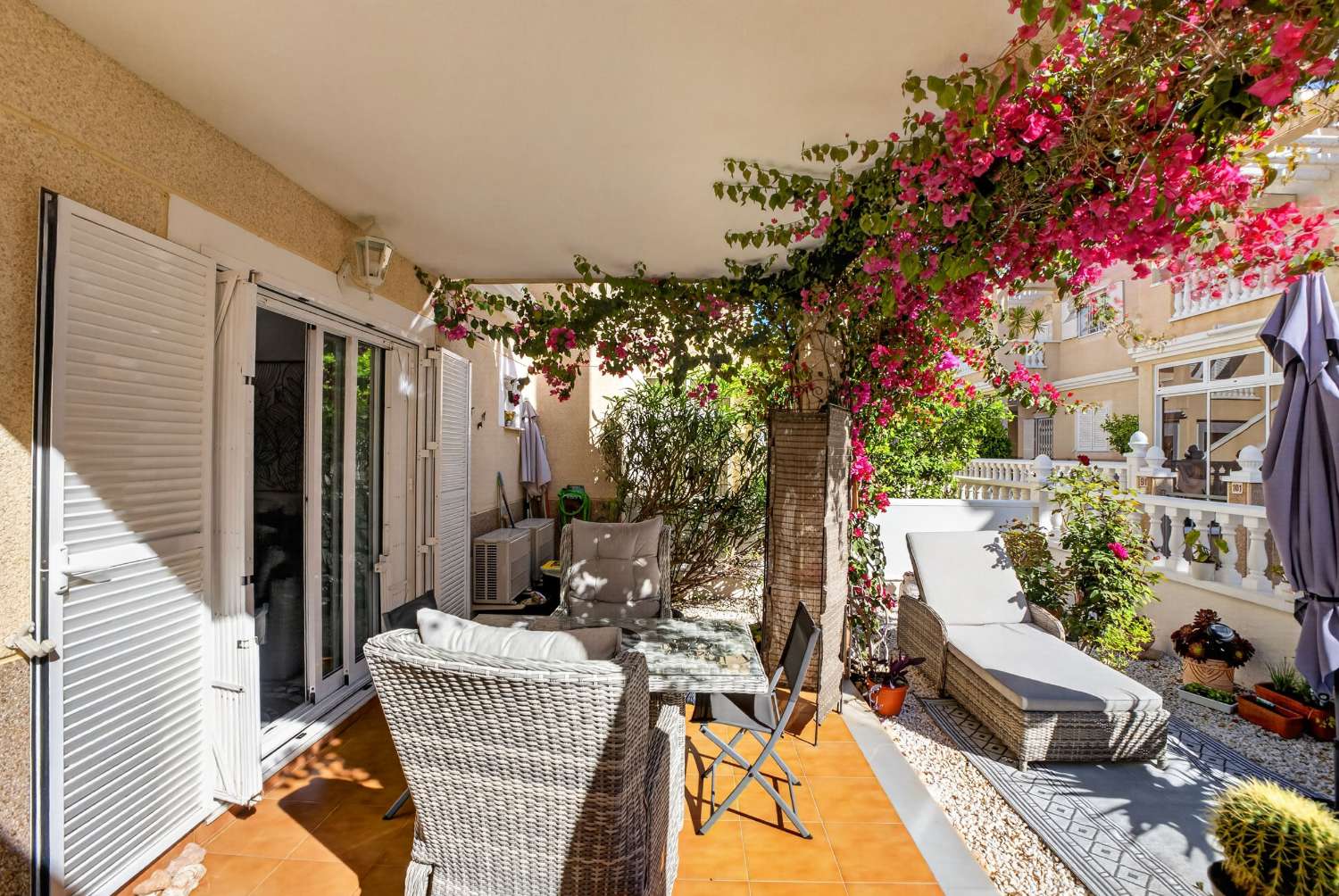 SPEKTAKULÄR VILLA MED HAVSUTSIKT, PRIVAT POOL OCH FRISTÅENDE LÄGENHET