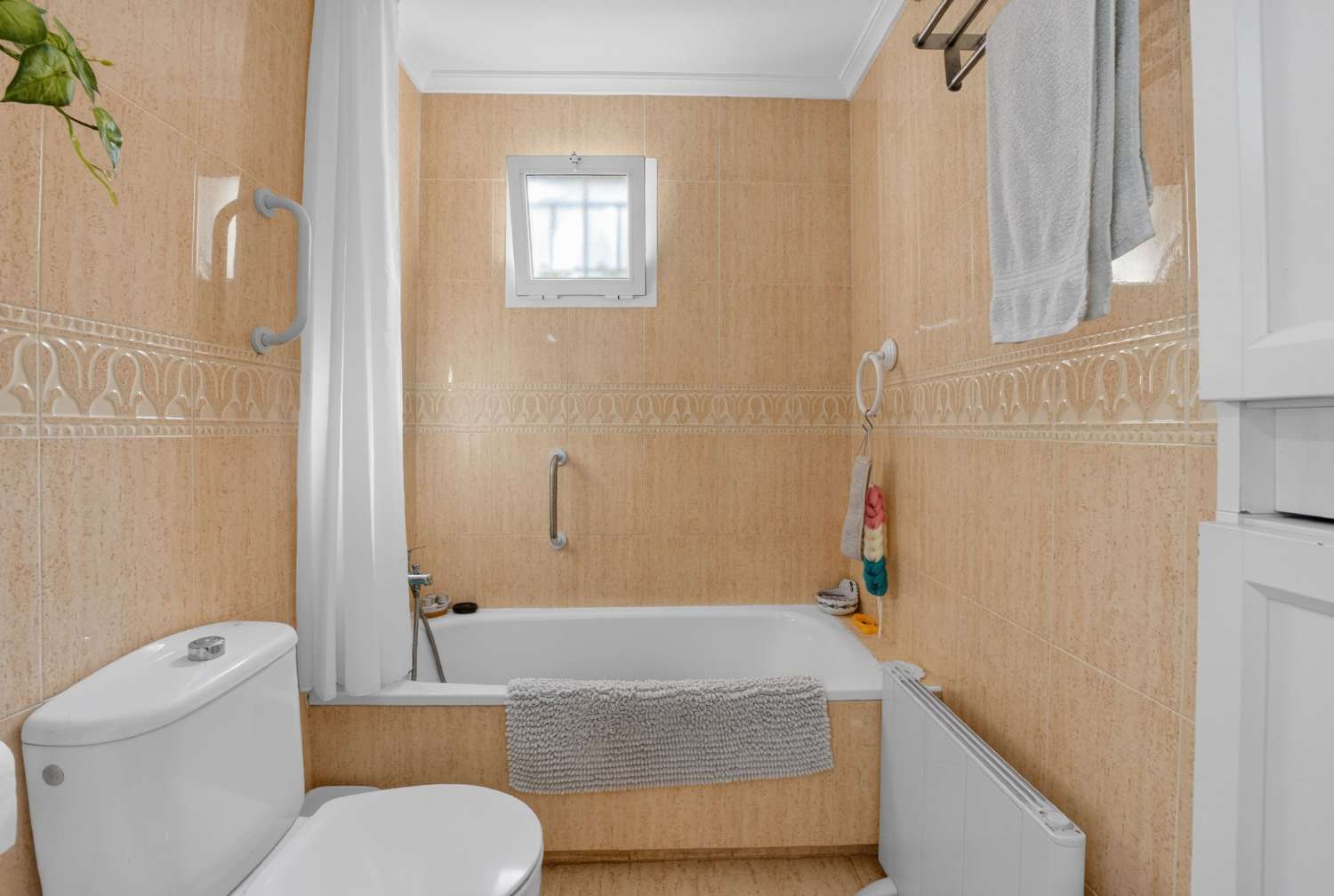 SPEKTAKULÄR VILLA MED HAVSUTSIKT, PRIVAT POOL OCH FRISTÅENDE LÄGENHET