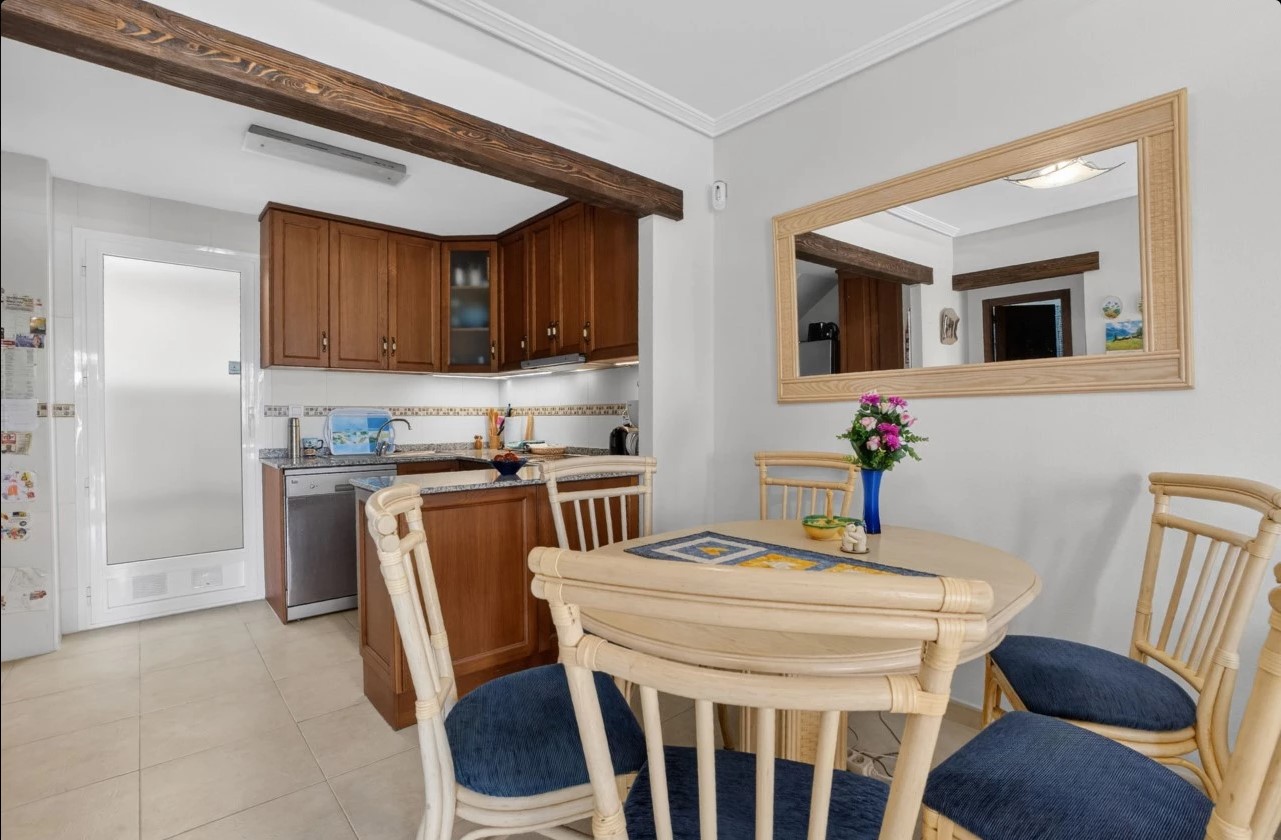 SPEKTAKULÄR VILLA MED HAVSUTSIKT, PRIVAT POOL OCH FRISTÅENDE LÄGENHET