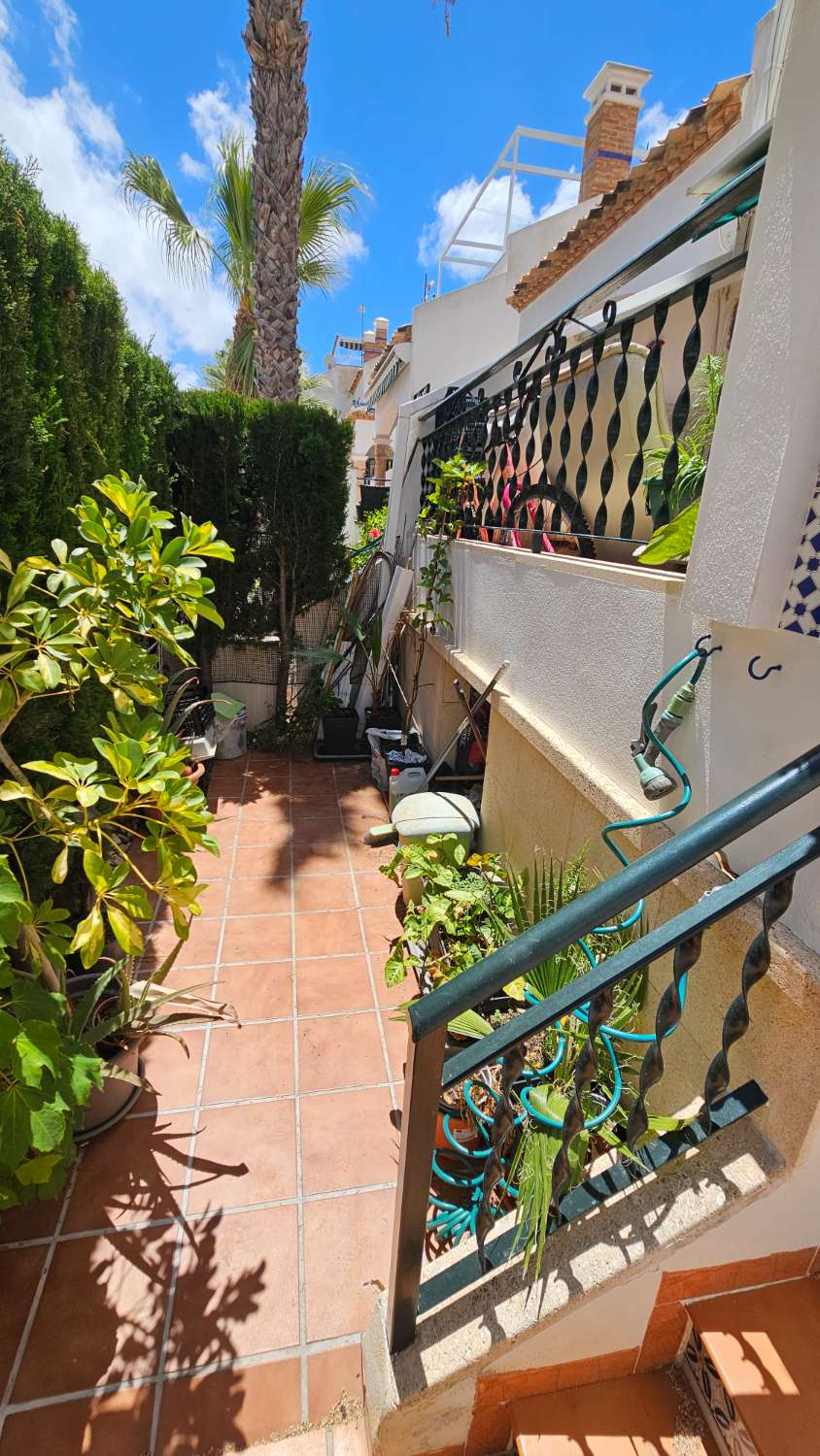 ADOSADO CON SOLÁRIUM, PISCINA COMUNITARIA Y ORIENTACIÓN ESTE-OESTE EN VILLAMARTÍN PAU-8