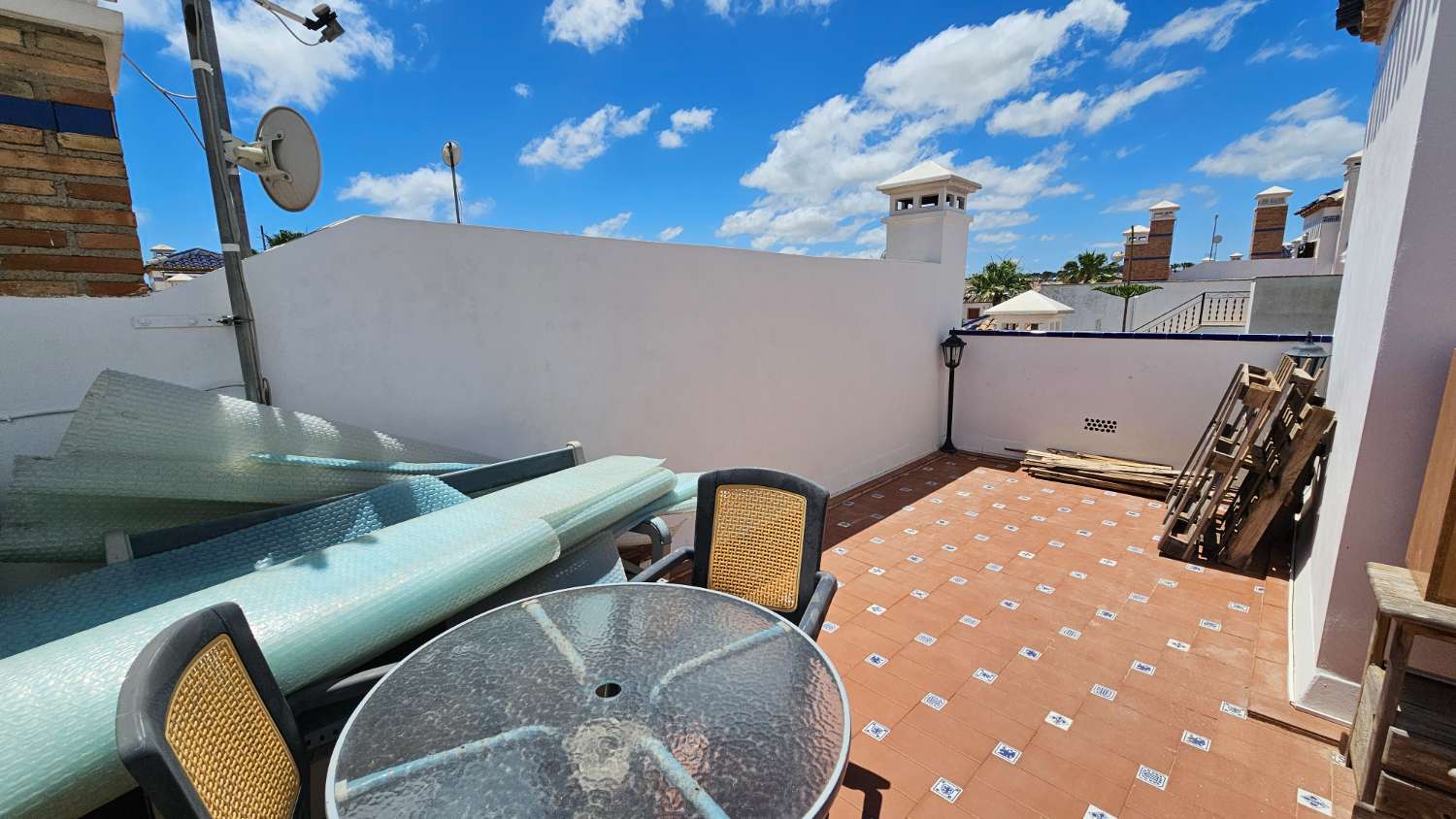 ADOSADO CON SOLÁRIUM, PISCINA COMUNITARIA Y ORIENTACIÓN ESTE-OESTE EN VILLAMARTÍN PAU-8