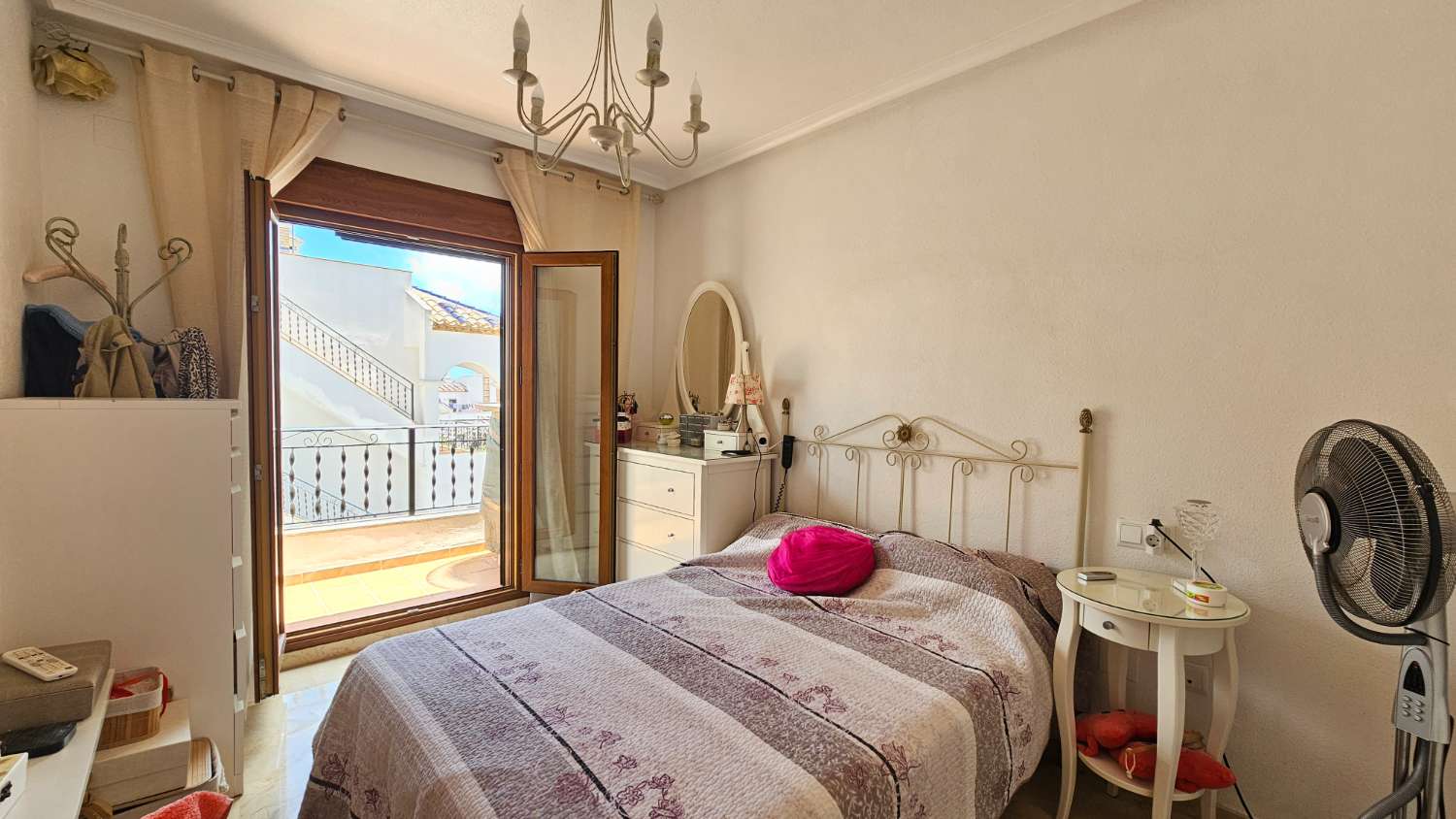 ADOSADO CON SOLÁRIUM, PISCINA COMUNITARIA Y ORIENTACIÓN ESTE-OESTE EN VILLAMARTÍN PAU-8