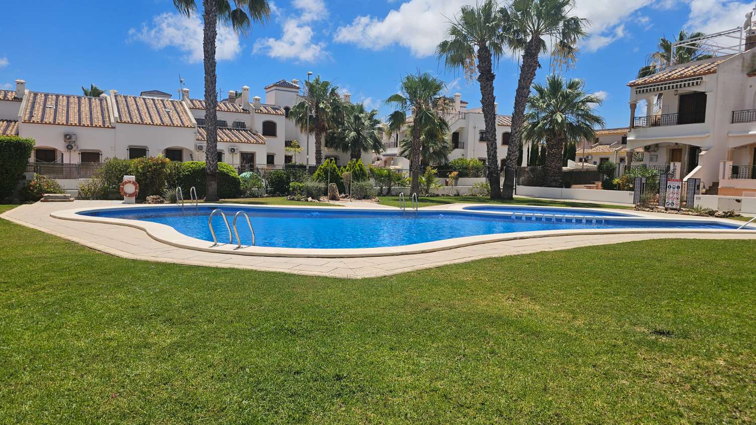 ADOSADO CON SOLÁRIUM, PISCINA COMUNITARIA Y ORIENTACIÓN ESTE-OESTE EN VILLAMARTÍN PAU-8
