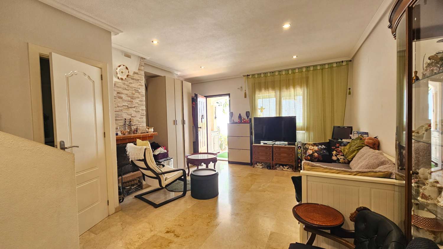 ADOSADO CON SOLÁRIUM, PISCINA COMUNITARIA Y ORIENTACIÓN ESTE-OESTE EN VILLAMARTÍN PAU-8