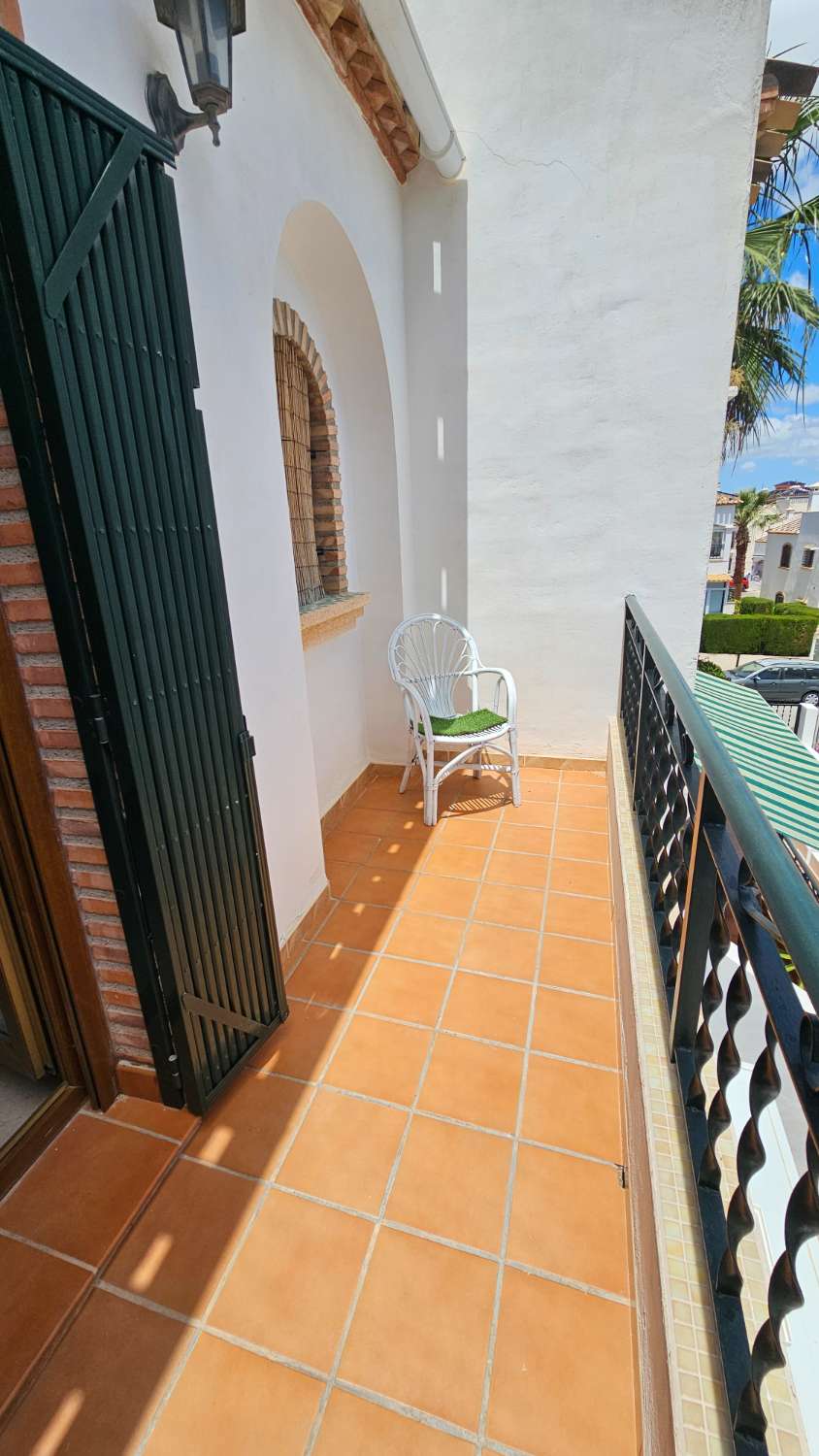ADOSADO CON SOLÁRIUM, PISCINA COMUNITARIA Y ORIENTACIÓN ESTE-OESTE EN VILLAMARTÍN PAU-8