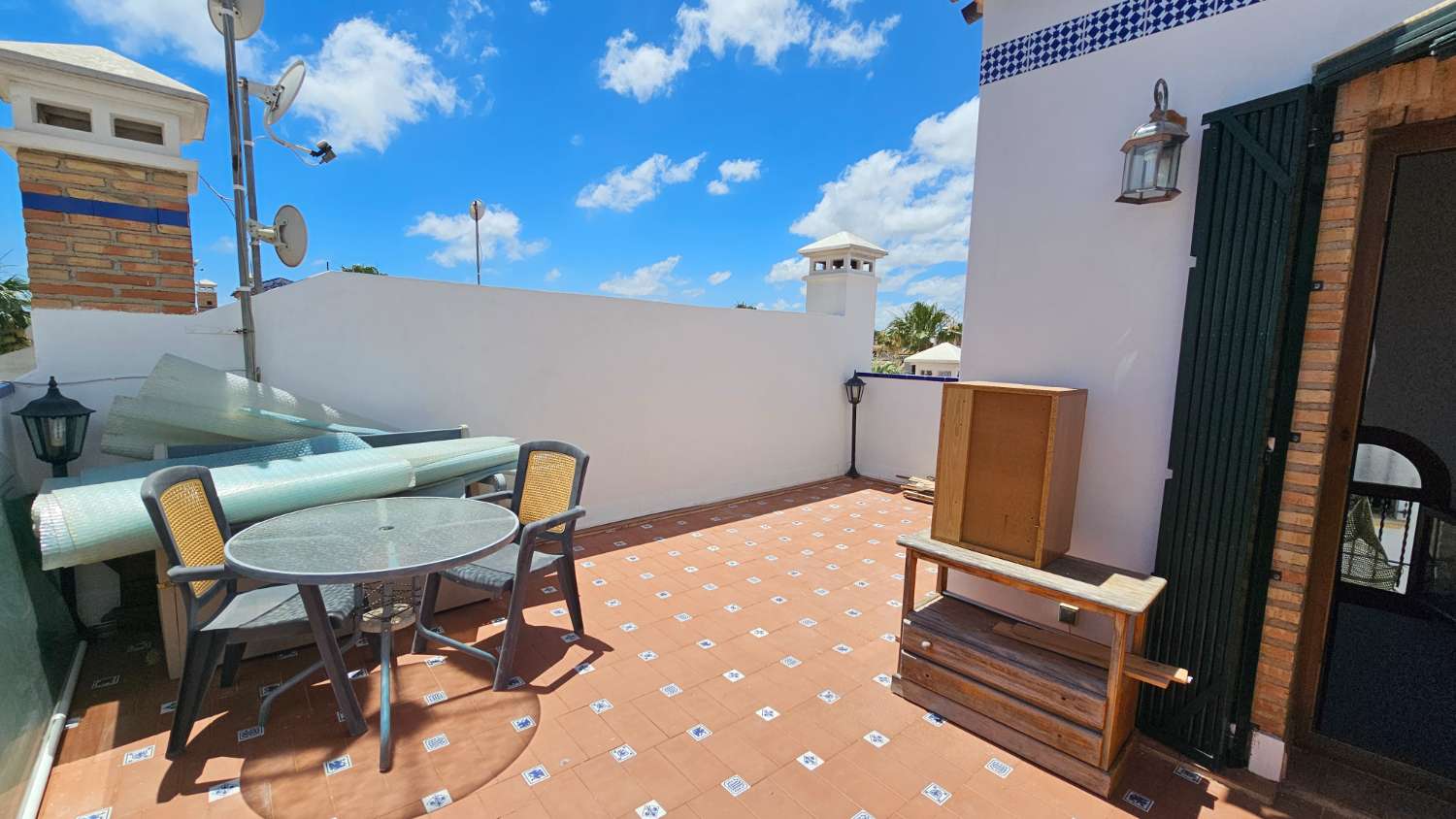 ADOSADO CON SOLÁRIUM, PISCINA COMUNITARIA Y ORIENTACIÓN ESTE-OESTE EN VILLAMARTÍN PAU-8