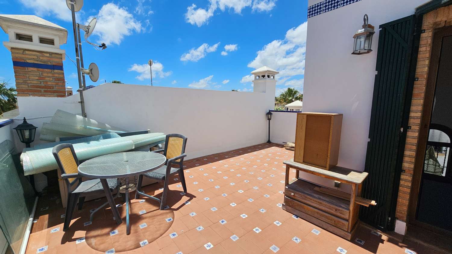 ADOSADO CON SOLÁRIUM, PISCINA COMUNITARIA Y ORIENTACIÓN ESTE-OESTE EN VILLAMARTÍN PAU-8
