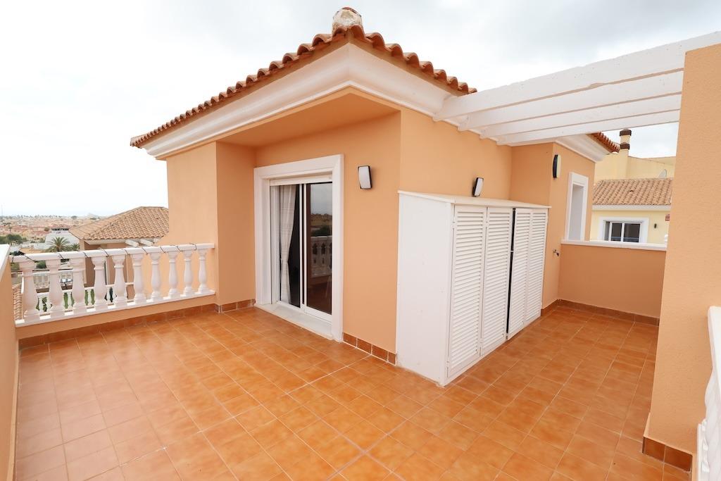 ESPECTACULAR CHALET INDEPENDIENTE CON PISCINA PRIVADA, APARTAMENTO INDEPENDIENTE Y SOLÁRIUM EN VILLAMARTÍN