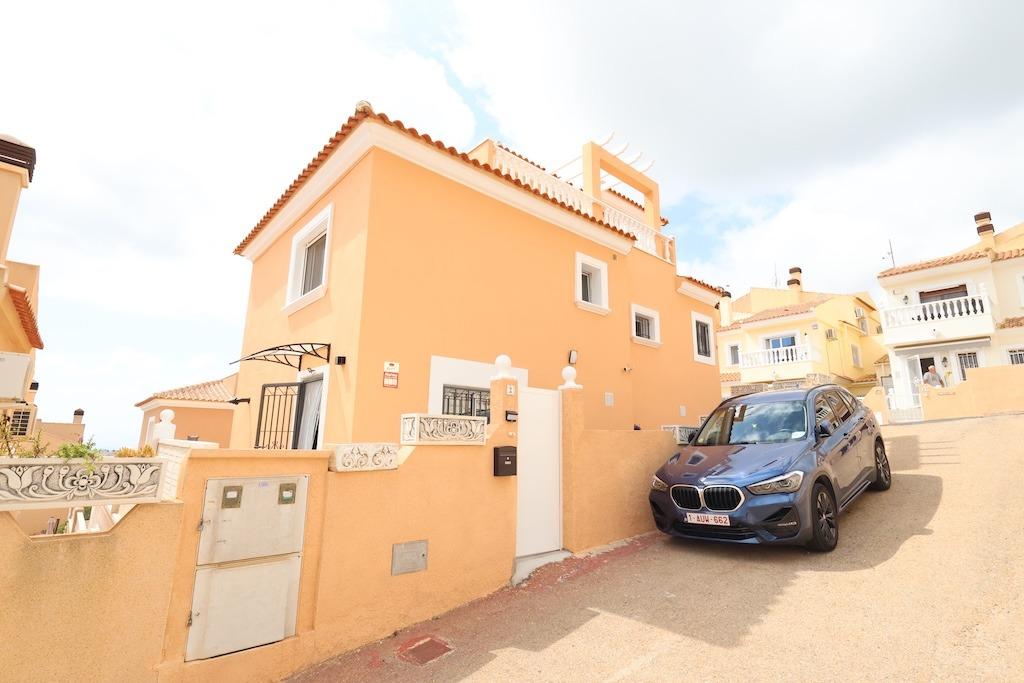ESPECTACULAR CHALET INDEPENDIENTE CON PISCINA PRIVADA, APARTAMENTO INDEPENDIENTE Y SOLÁRIUM EN VILLAMARTÍN