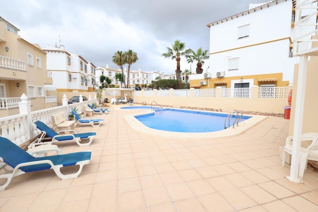 ESPECTACULAR CHALET INDEPENDIENTE CON PISCINA PRIVADA, APARTAMENTO INDEPENDIENTE Y SOLÁRIUM EN VILLAMARTÍN