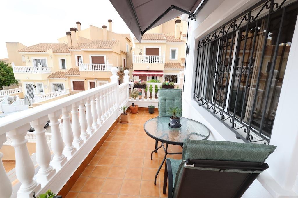 ESPECTACULAR CHALET INDEPENDIENTE CON PISCINA PRIVADA, APARTAMENTO INDEPENDIENTE Y SOLÁRIUM EN VILLAMARTÍN