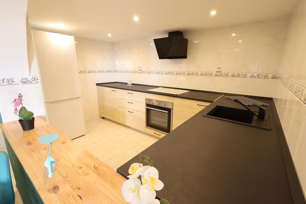 ESPECTACULAR CHALET INDEPENDIENTE CON PISCINA PRIVADA, APARTAMENTO INDEPENDIENTE Y SOLÁRIUM EN VILLAMARTÍN