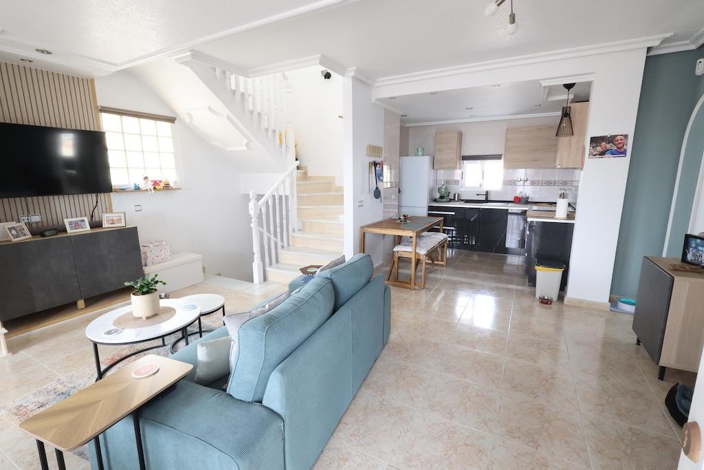 ESPECTACULAR CHALET INDEPENDIENTE CON PISCINA PRIVADA, APARTAMENTO INDEPENDIENTE Y SOLÁRIUM EN VILLAMARTÍN