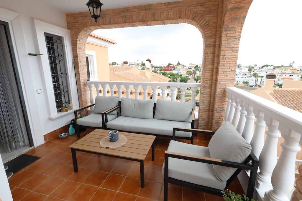ESPECTACULAR CHALET INDEPENDIENTE CON PISCINA PRIVADA, APARTAMENTO INDEPENDIENTE Y SOLÁRIUM EN VILLAMARTÍN