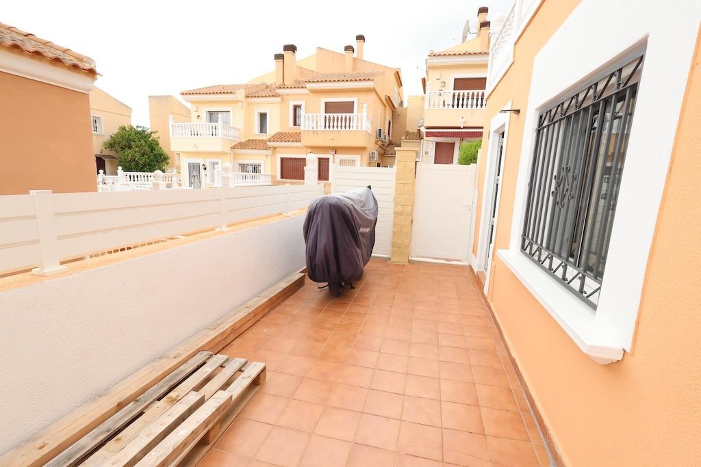 ESPECTACULAR CHALET INDEPENDIENTE CON PISCINA PRIVADA, APARTAMENTO INDEPENDIENTE Y SOLÁRIUM EN VILLAMARTÍN