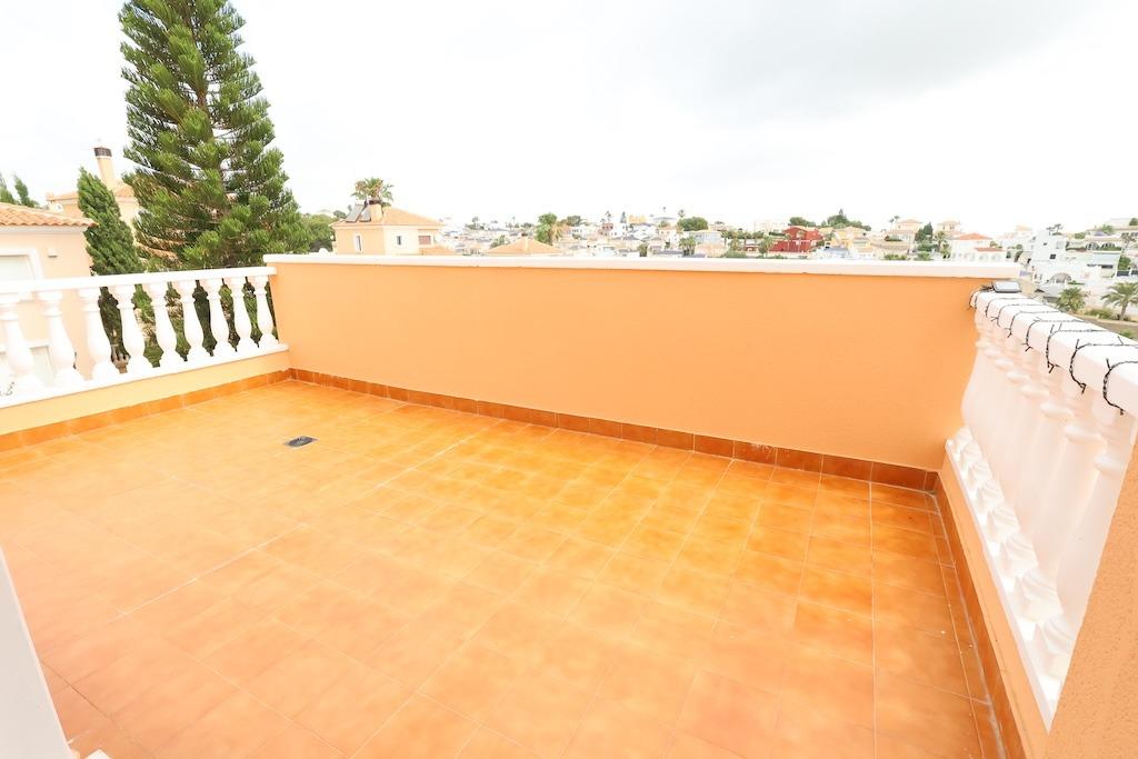 ESPECTACULAR CHALET INDEPENDIENTE CON PISCINA PRIVADA, APARTAMENTO INDEPENDIENTE Y SOLÁRIUM EN VILLAMARTÍN