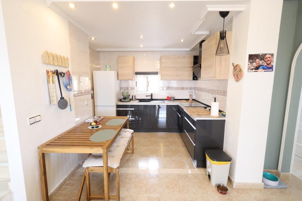 ESPECTACULAR CHALET INDEPENDIENTE CON PISCINA PRIVADA, APARTAMENTO INDEPENDIENTE Y SOLÁRIUM EN VILLAMARTÍN