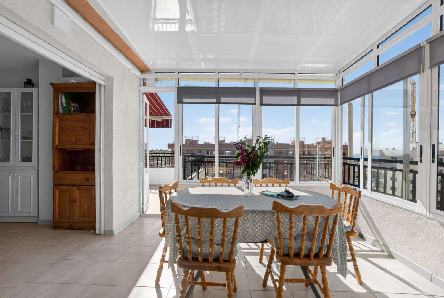 3-VÆRELSES PENTHOUSE MED STORE TERRASSER, POOL OG GRØNNE OMRÅDER I AGUAS NUEVAS